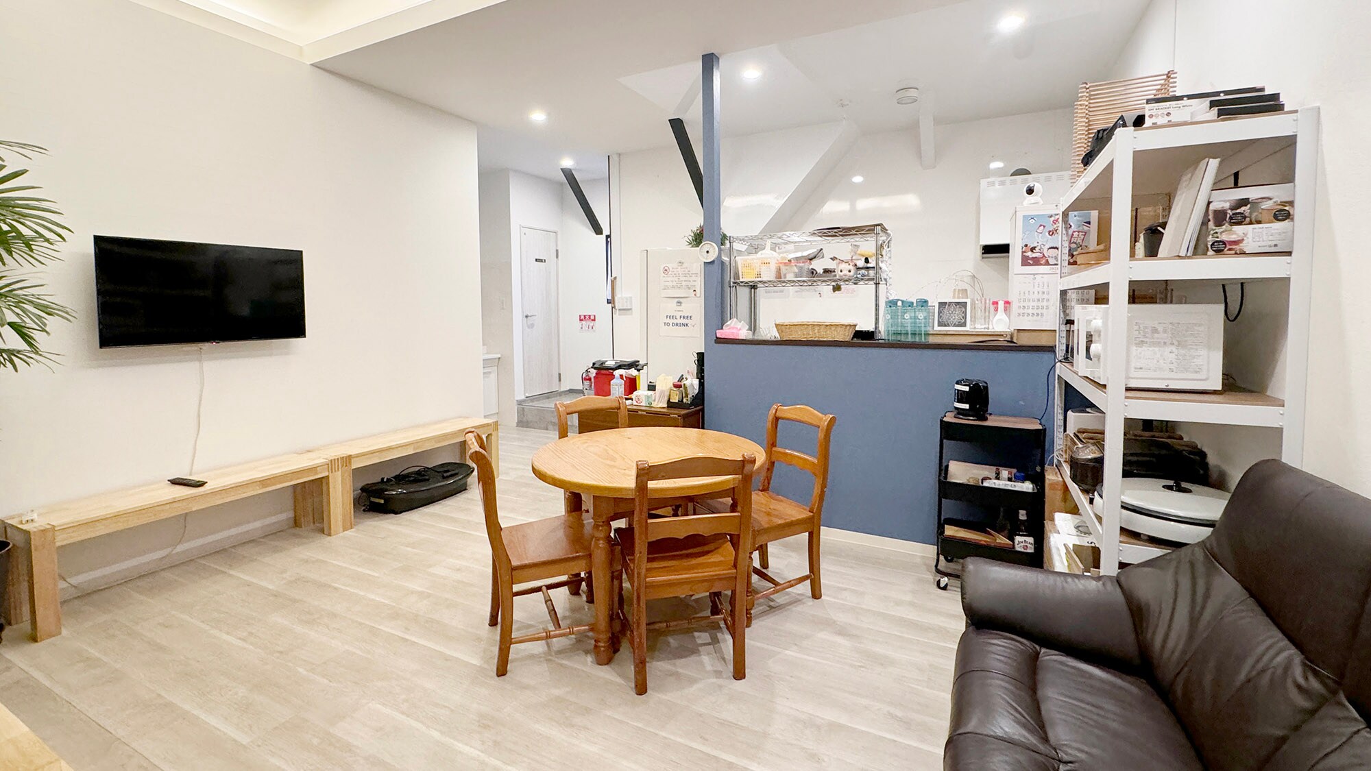・[WEST1F Dining] A dining area where you can not only enjoy your meal but also deepen your interactions with other guests.