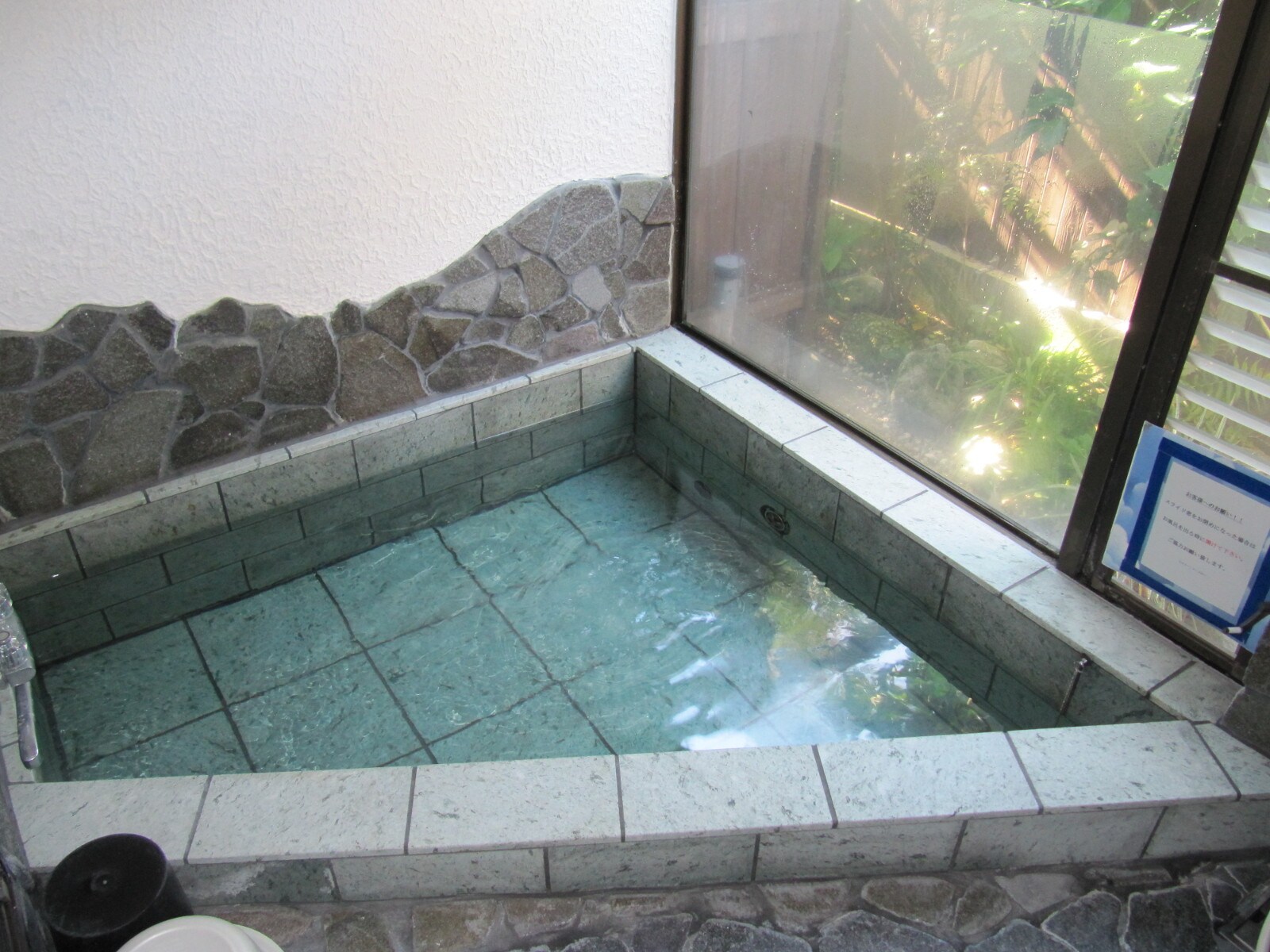 Chartered hot spring bath / rock bath
