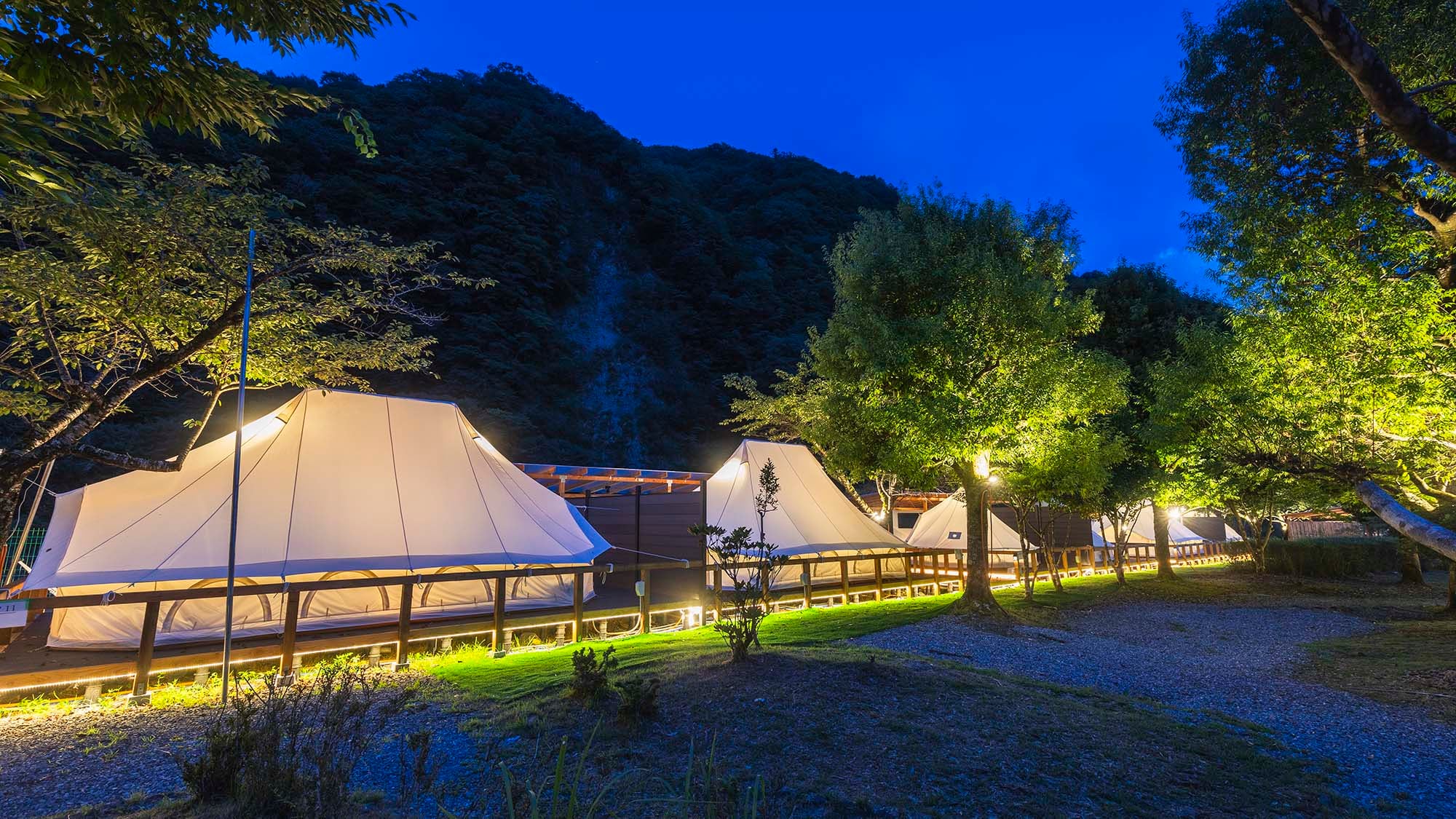 [Tenda Katun Tepi Sungai LL] Akan menyala di malam hari dan menciptakan suasana yang fantastis ♪ Ini akan menjadi saat yang indah