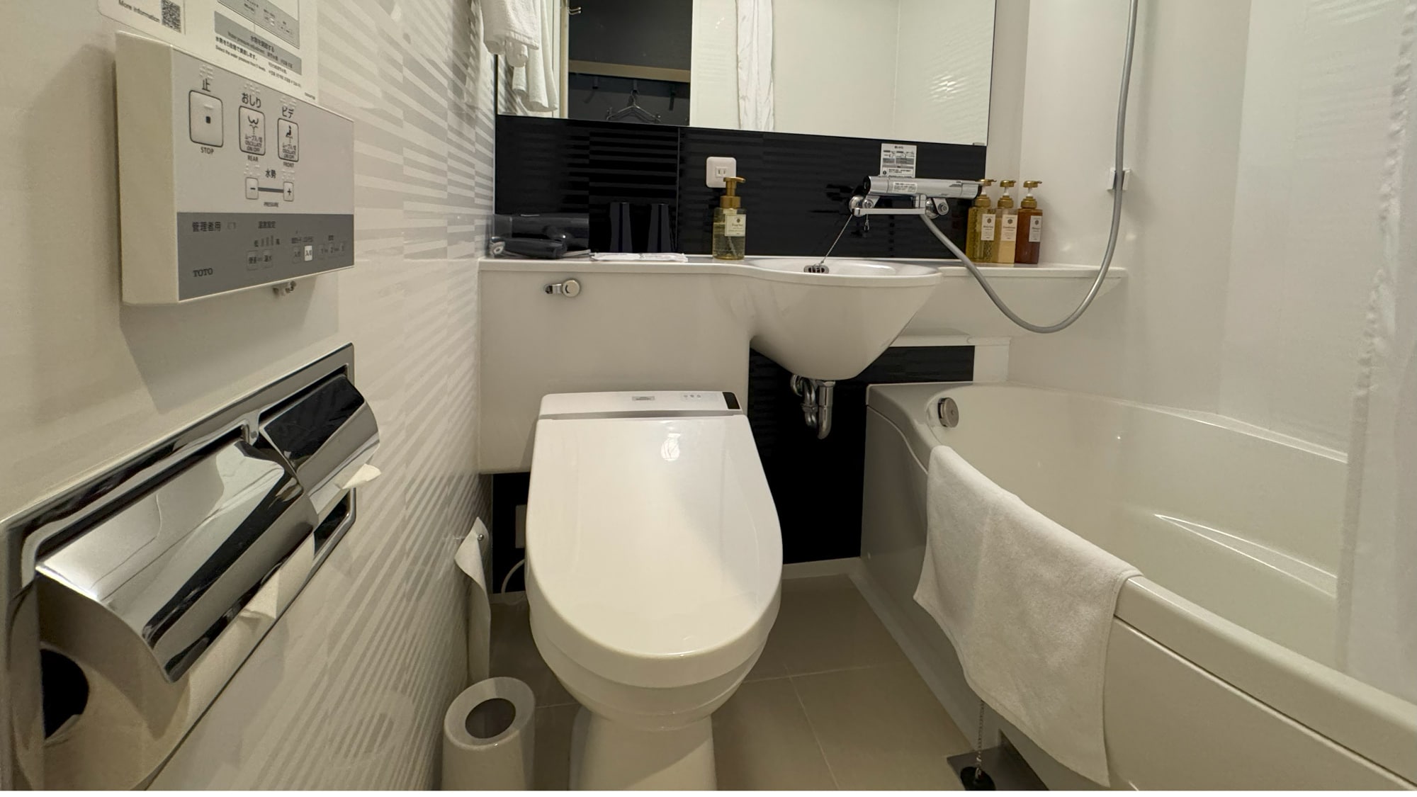 Unit bath (common to all rooms)