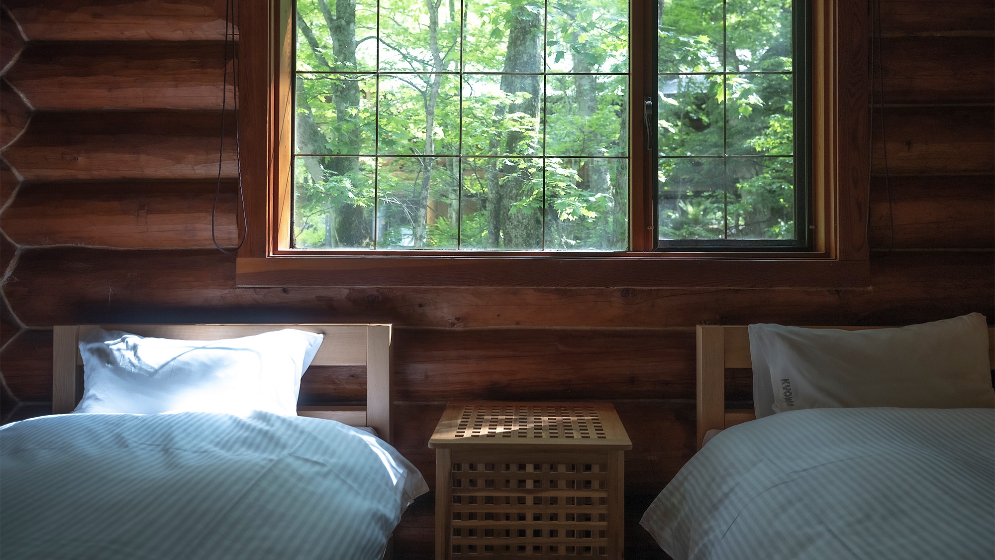[Log house] Twin bed