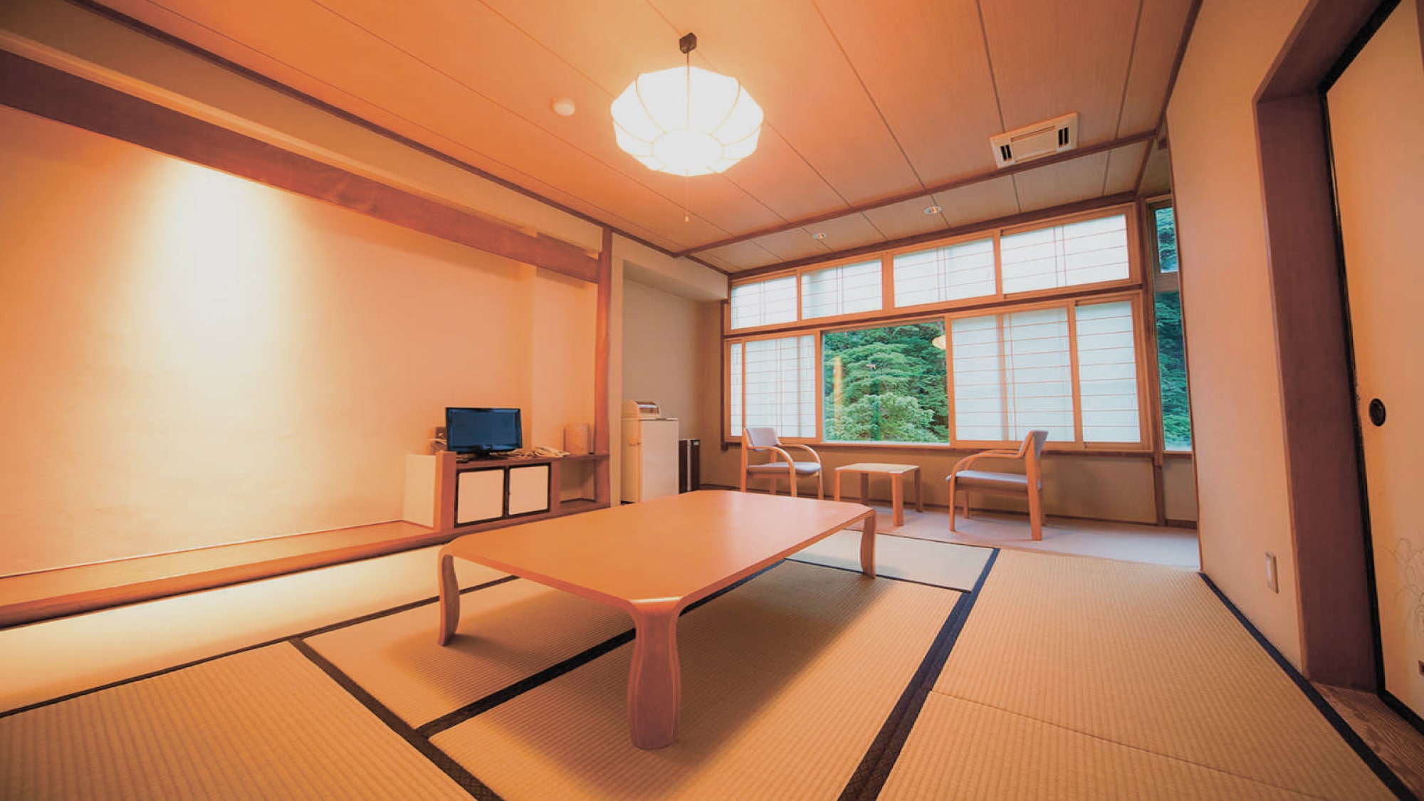 An example of a standard Japanese-style room type "Tsukigentei" with a toilet ♪