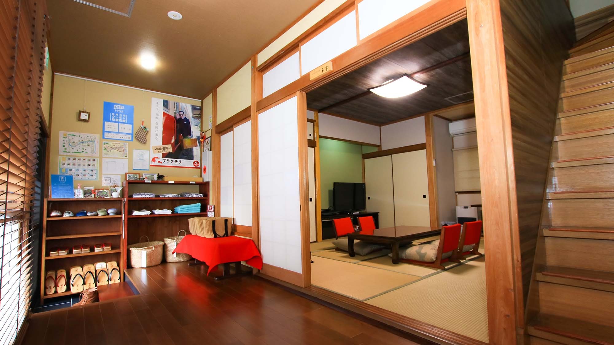 ・ We have bags, yukata, and clogs for visiting hot springs.