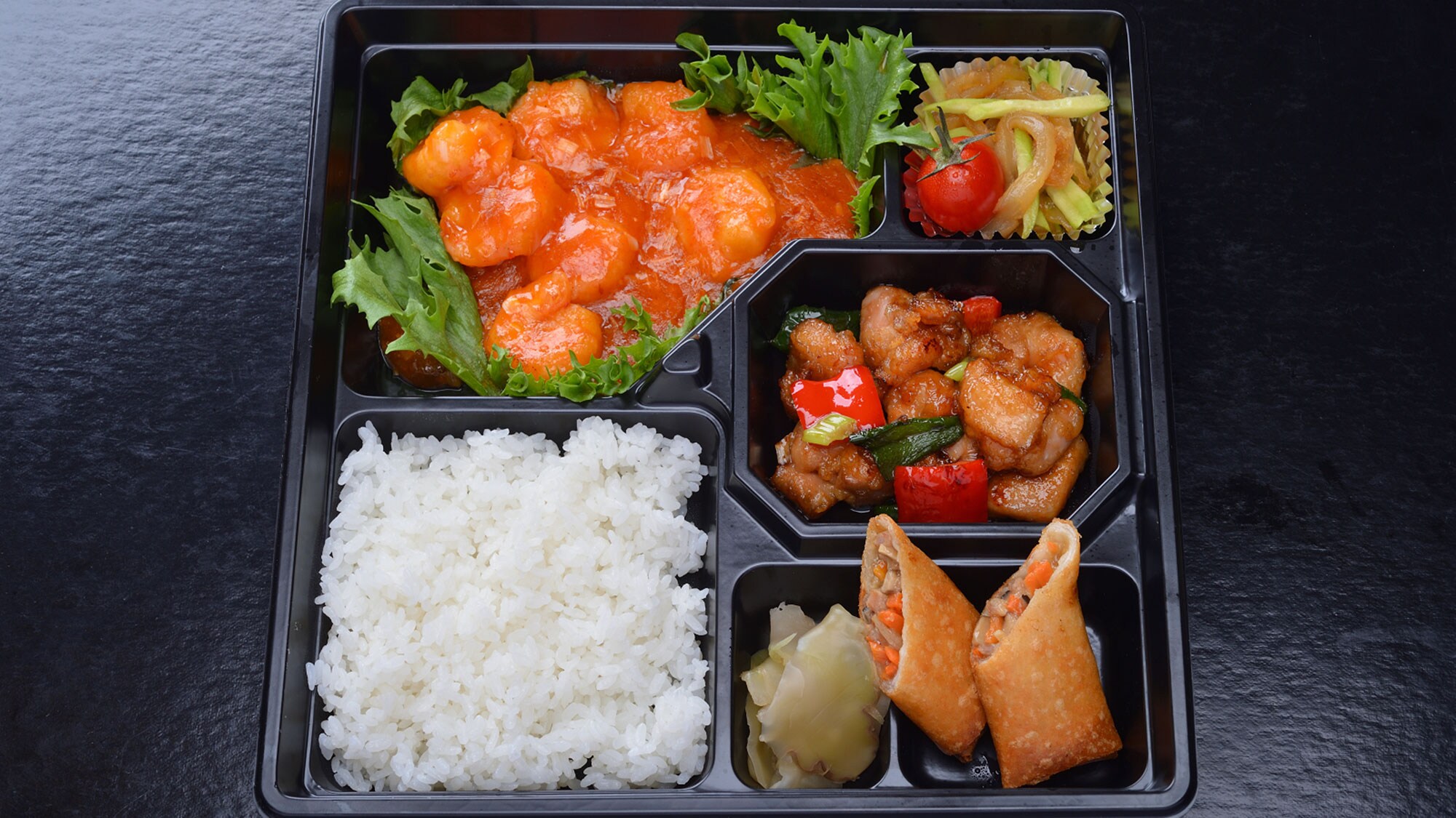 Very filling! The main dish is chili shrimp. *Image for illustration purposes only.