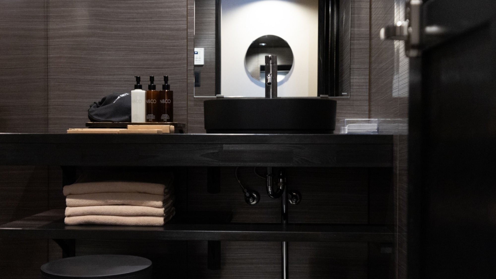 *[Facilities] Enjoy quality relaxation in a chicly designed washbasin.