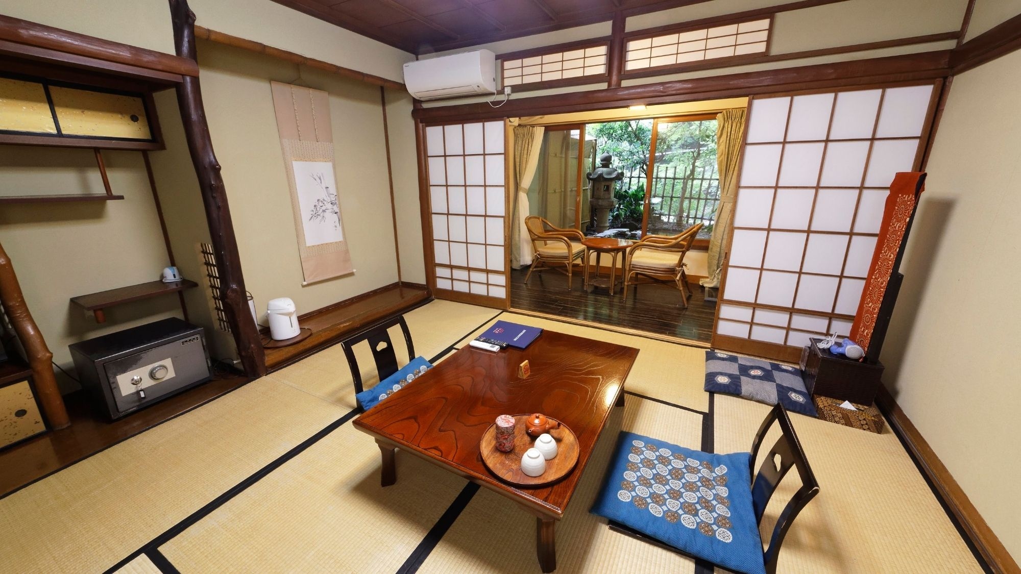 Japanese-style room (example)