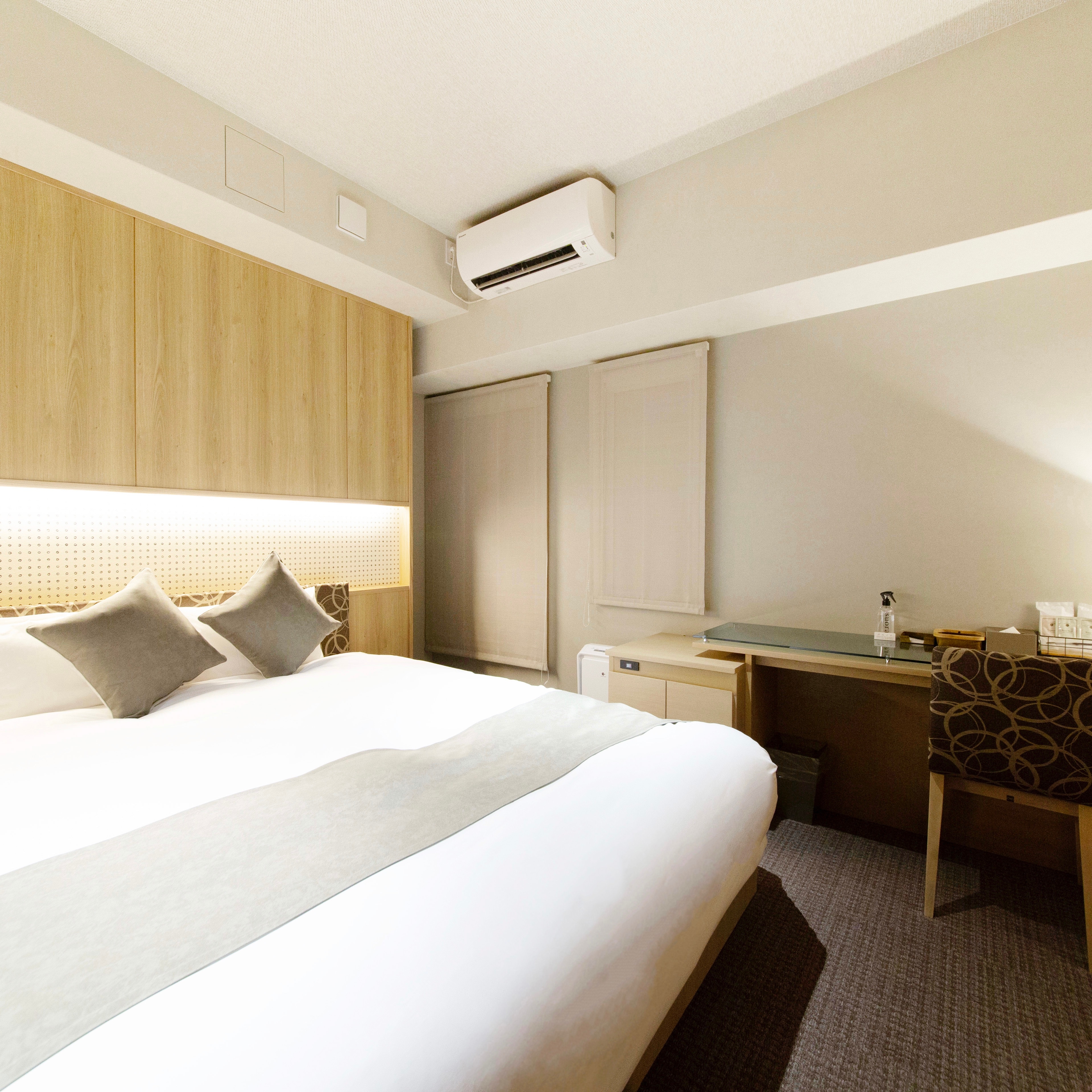 [Guest room] Deluxe double room, bed width 180 cm! Please relax in a spacious bed ♪