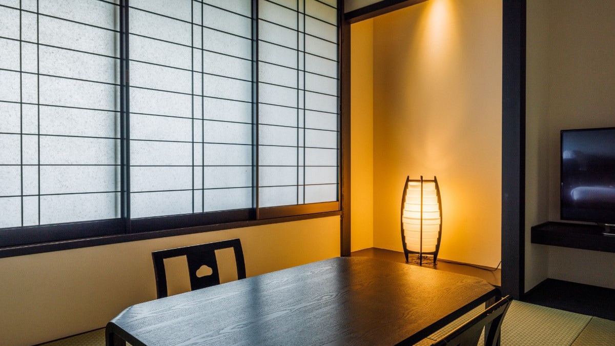 Relax in a Japanese-style room with a natural hot spring panoramic bath. Special Japanese-Western room / 49 square meters and up