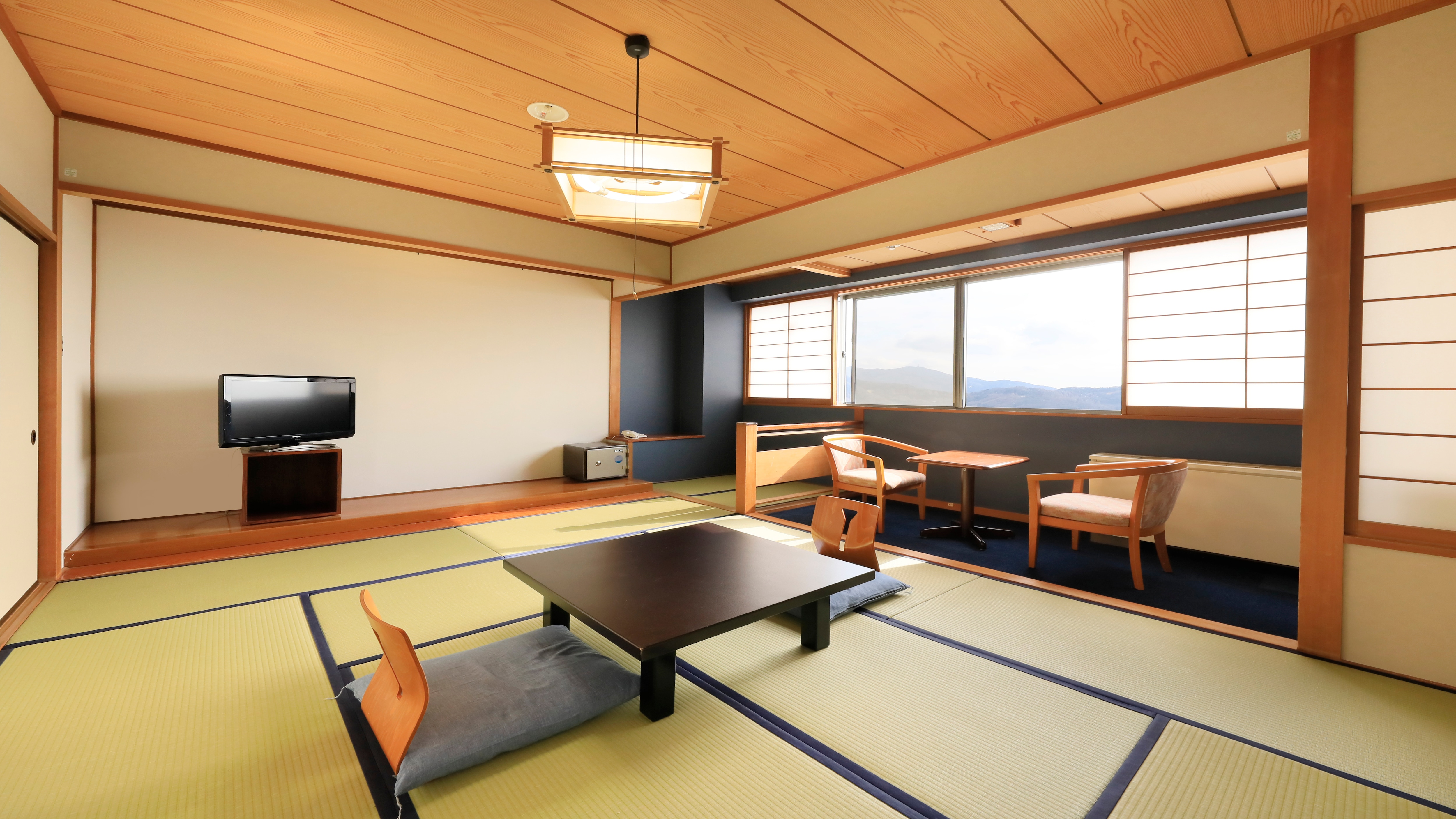 Japanese-style room (10 tatami mats)