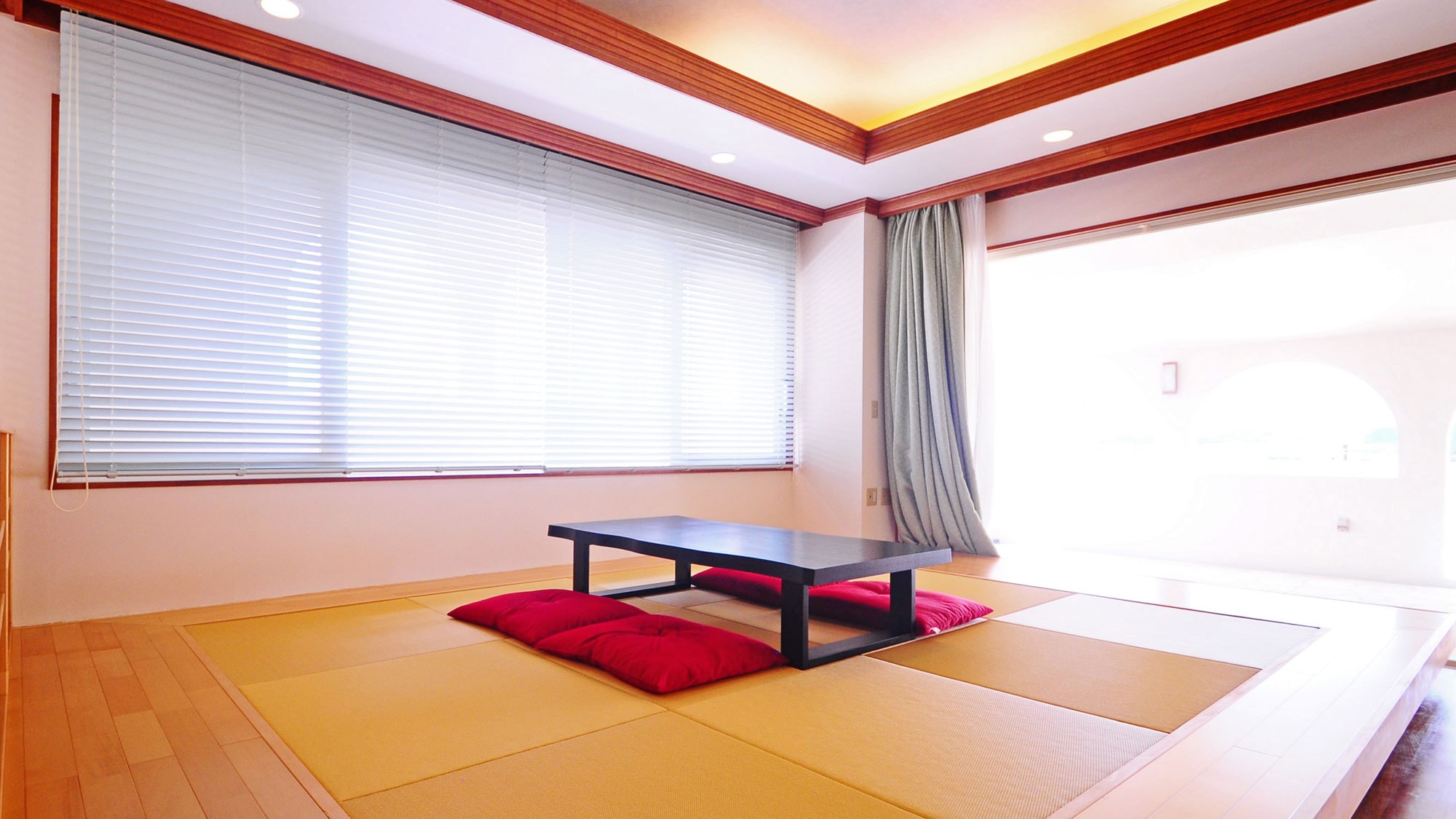 Shishimori [1F Living Room] 12 tatami mats in the Ryukyu tatami room (futons available)
