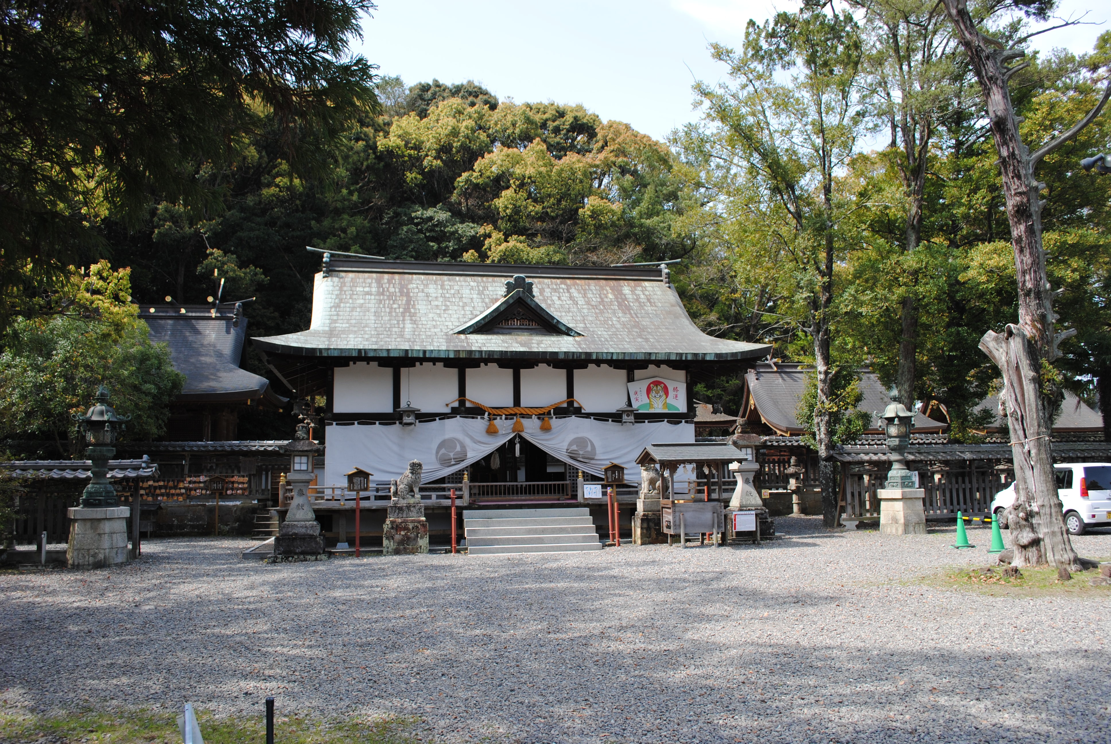Cockfighting Shrine registered as a World Heritage Site (3 minutes by car)