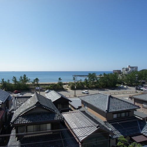 관내에서 보이는 바다의 전망