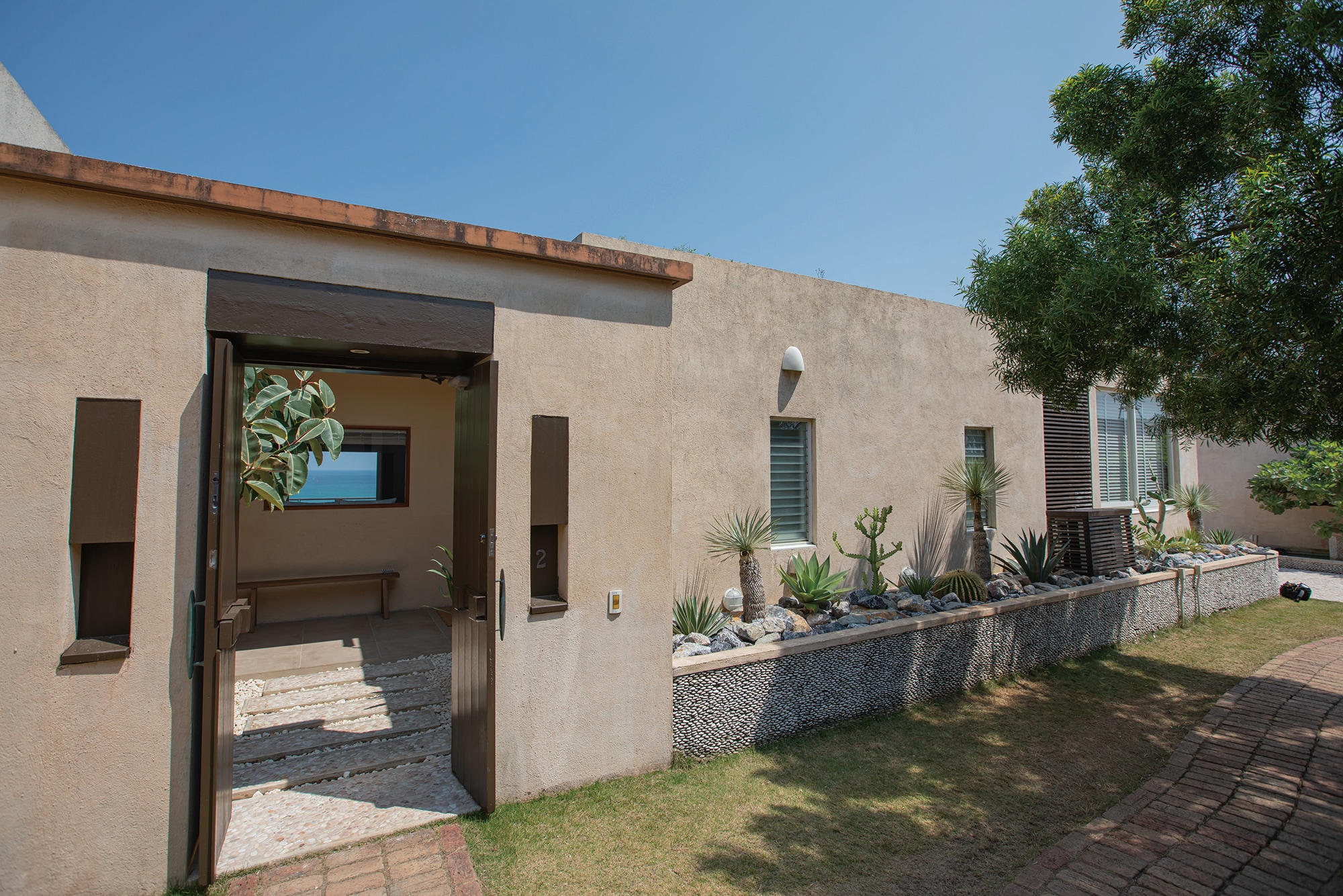 Exterior (KAYATSUMA)