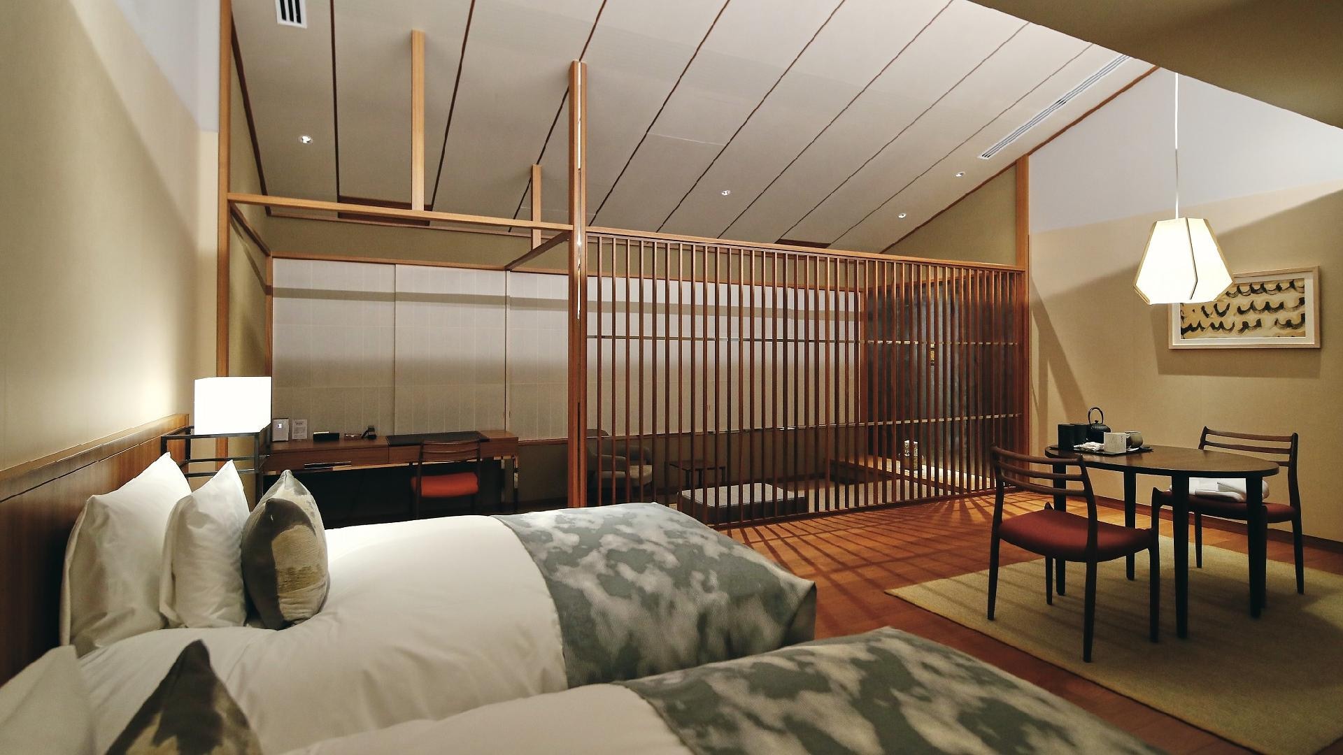 Deluxe Premier: Rooms