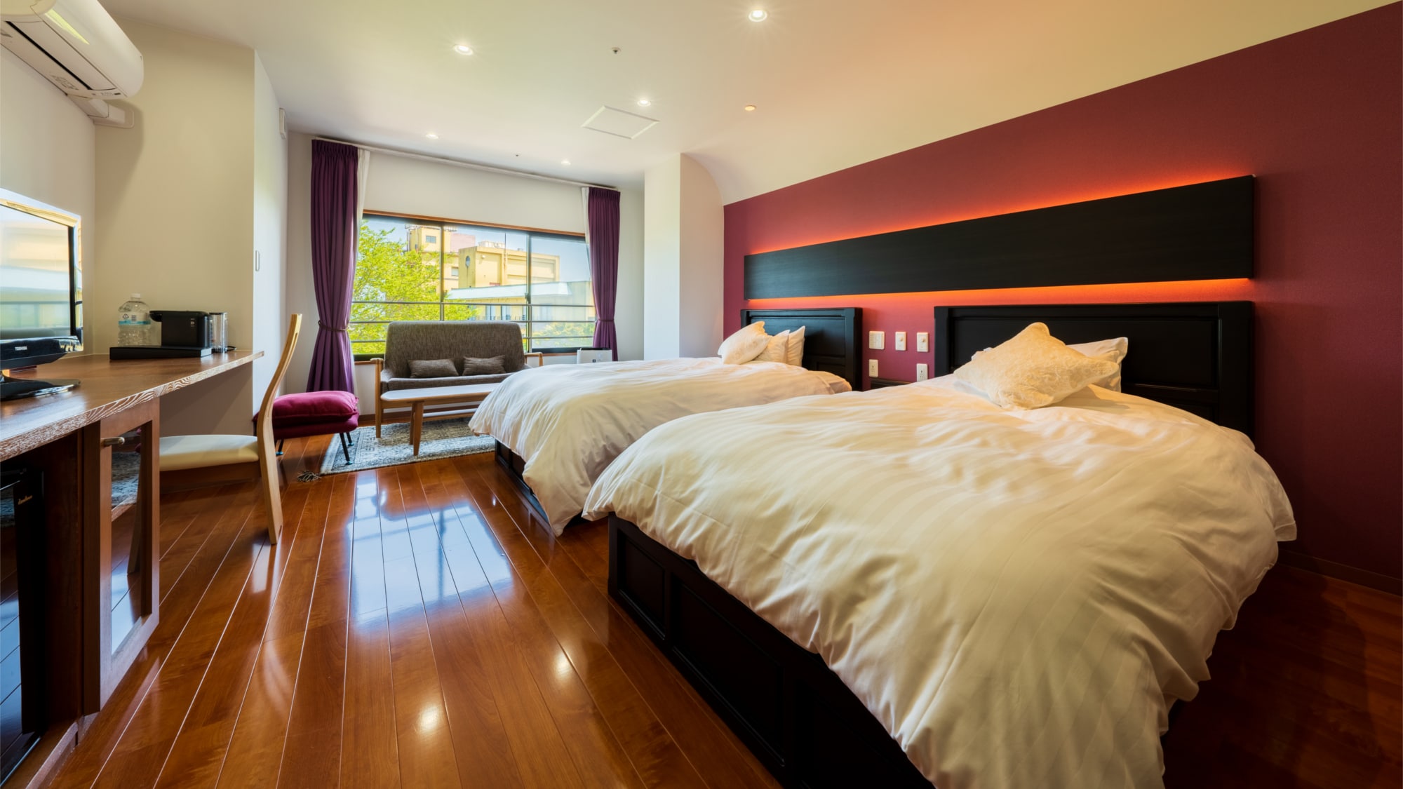 [Deluxe Twin] Equipped with a desk and Wi-Fi, perfect for business use. (Example of a room)