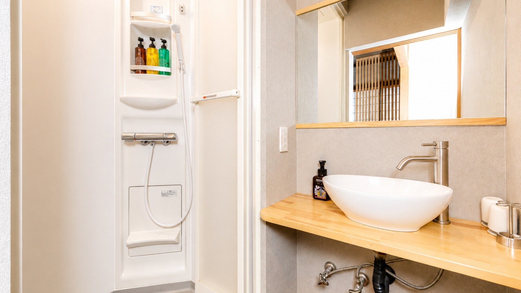 [10 tatami mats] Japanese modern deluxe | Accommodates 3 people, with shower toilet.