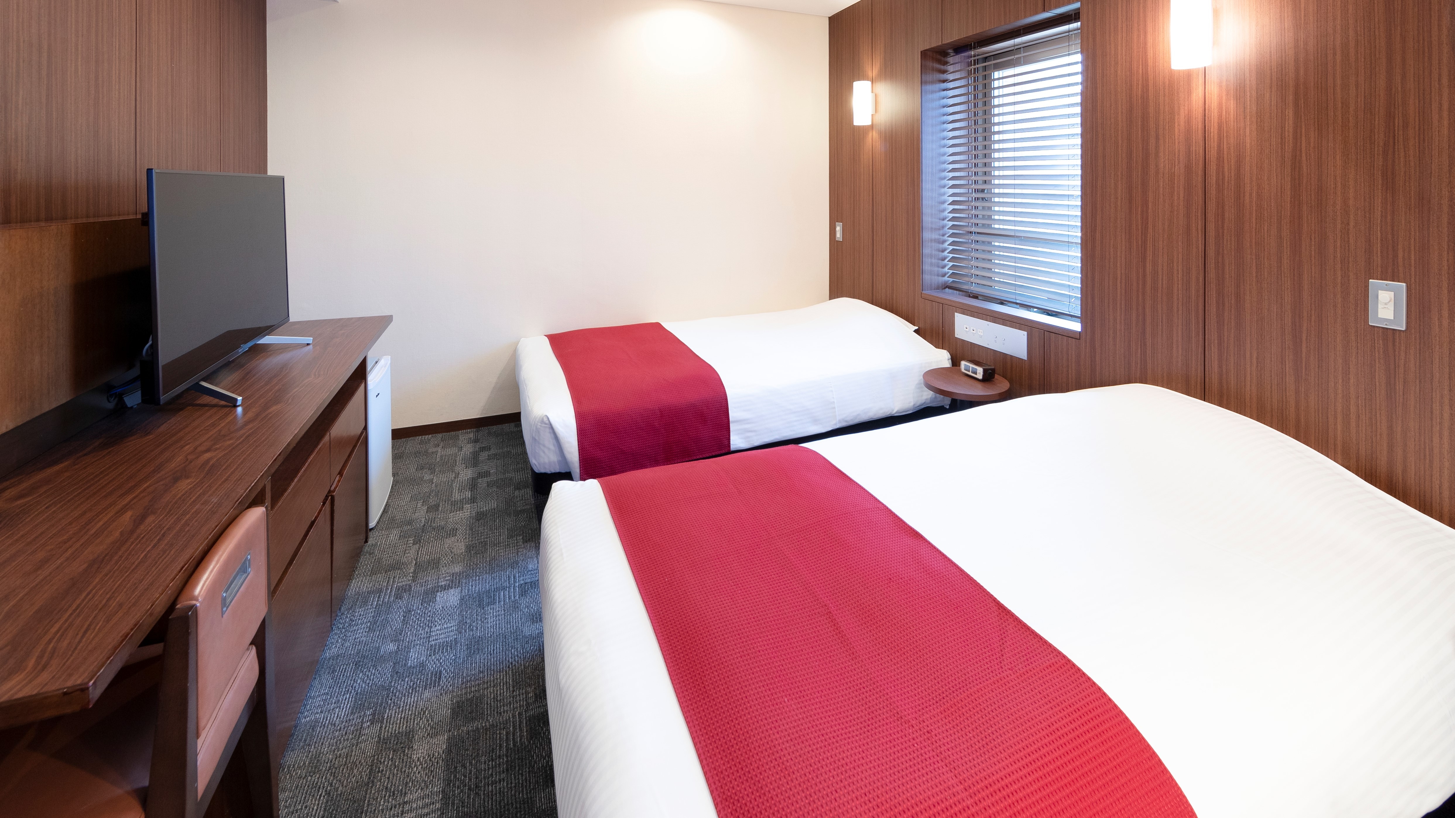 Twin ◇ Designers [Wine Red / Non-smoking / 21㎡] = Middle upper floor * Bed width: 123cm each
