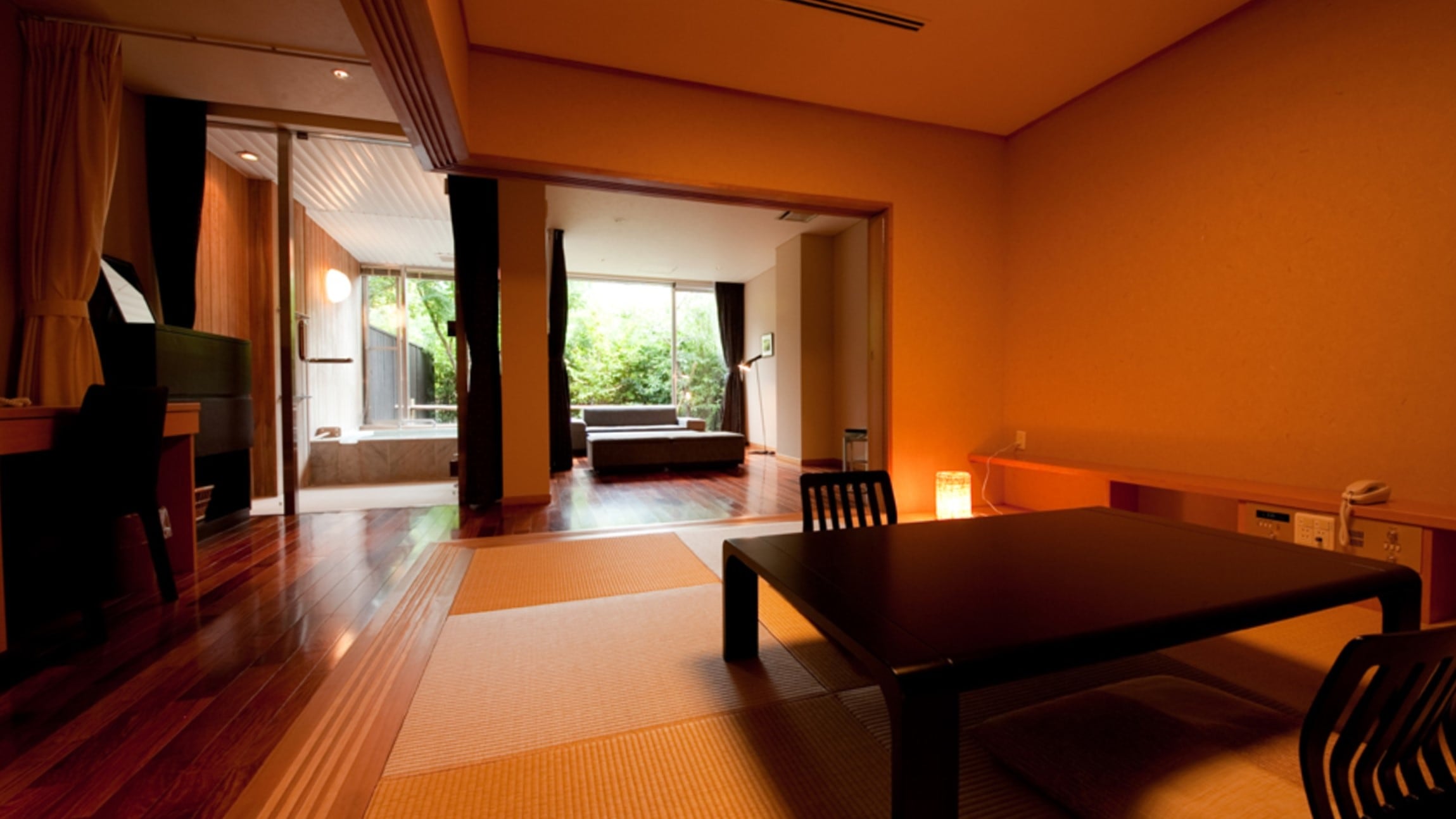 Special Japanese-style room (6 tatami mats) + living room (2 people capacity)