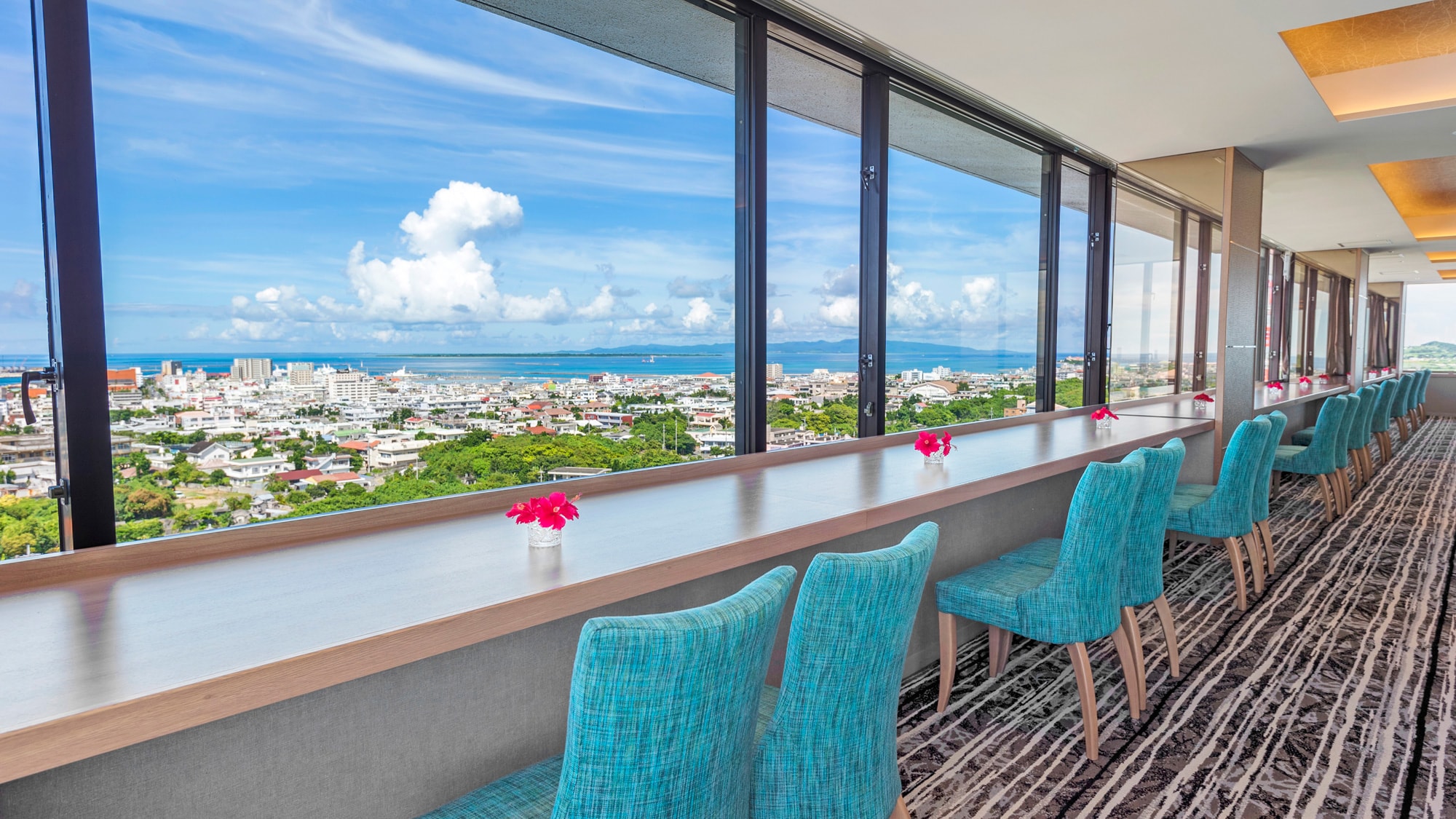 [CAPRICORN/13th floor] A sky cafe and bar with a spectacular view from the top floor of the hotel