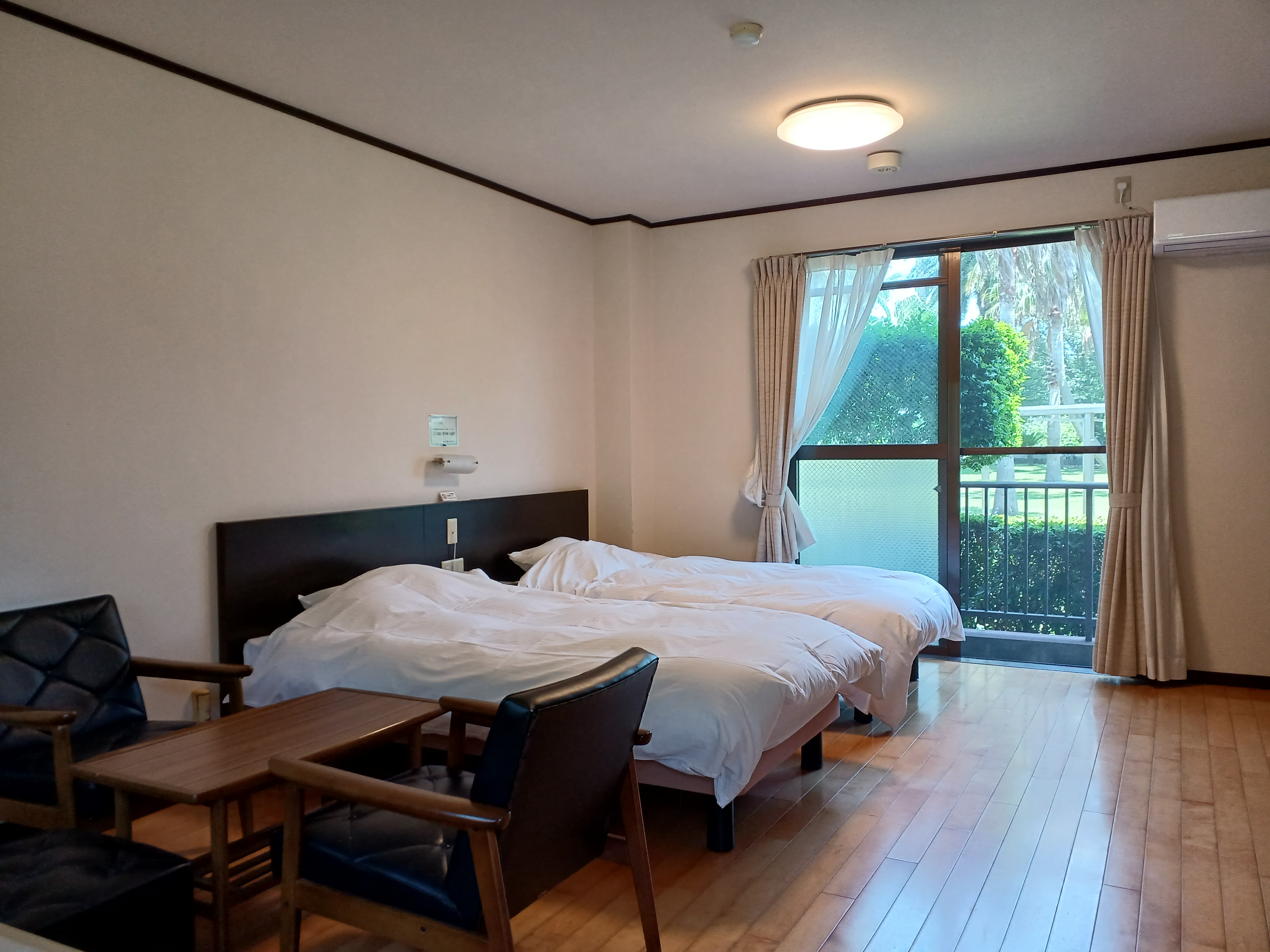 ห้องแบบตะวันตก (จากทางเข้า)