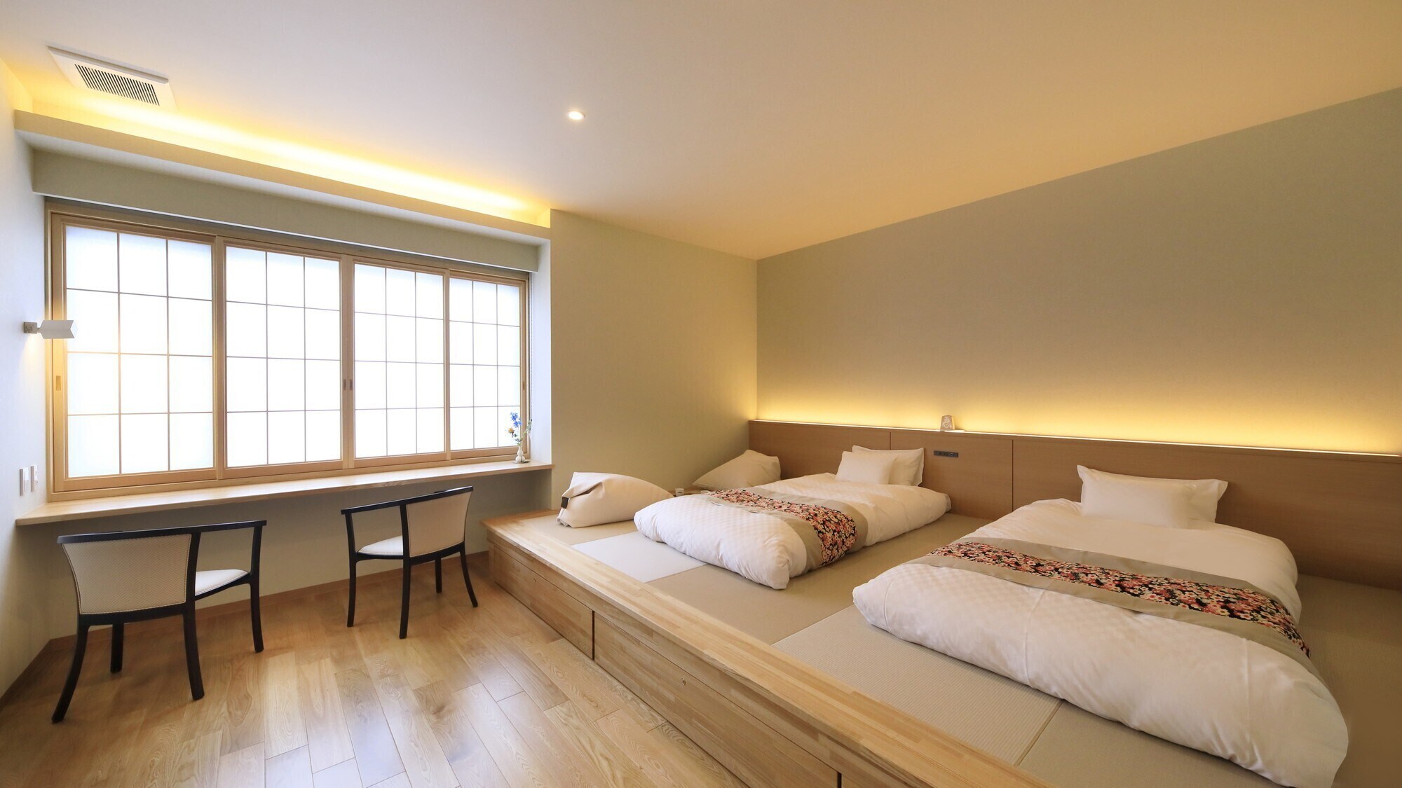 [Renovated West Wing, guest rooms with theater rooms] <Gray> Calm guest rooms and special theater rooms
