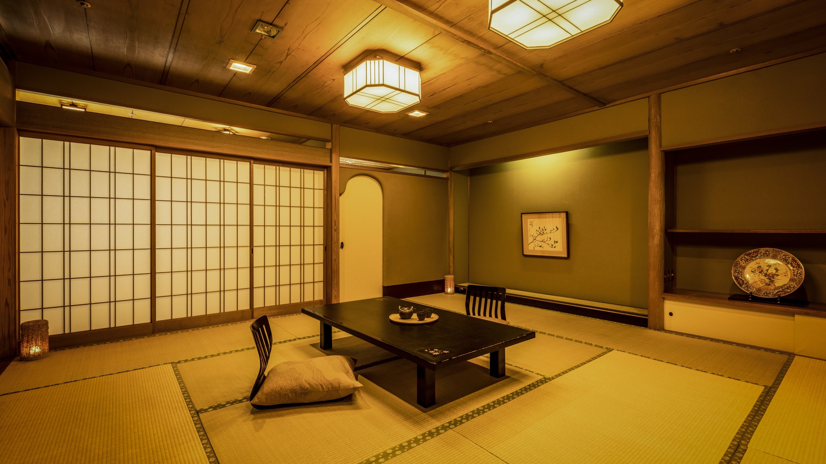 Standard Japanese-style room (12.5 tatami mats) *Example of a guest room