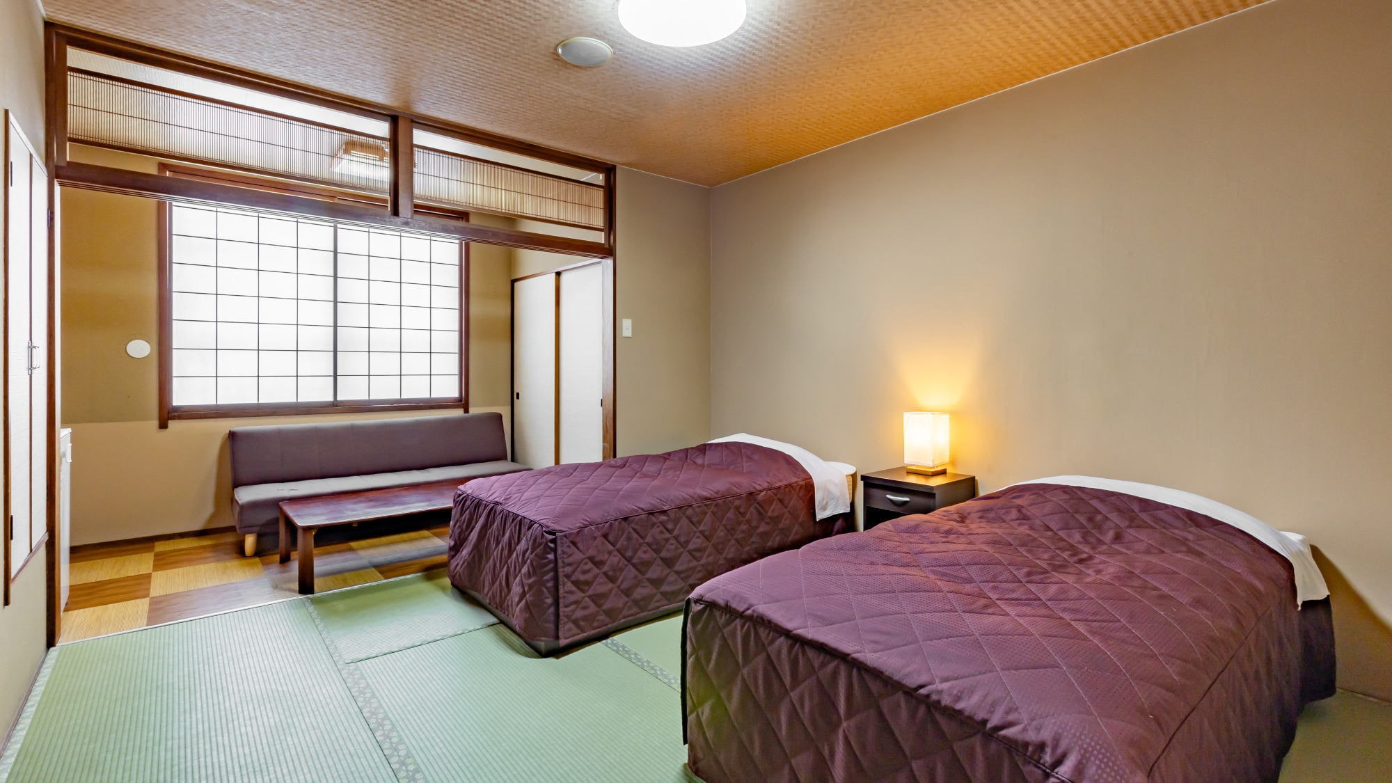 【동관 일본 트윈】 일본식 객실에 침대를 배치 한 객실입니다.