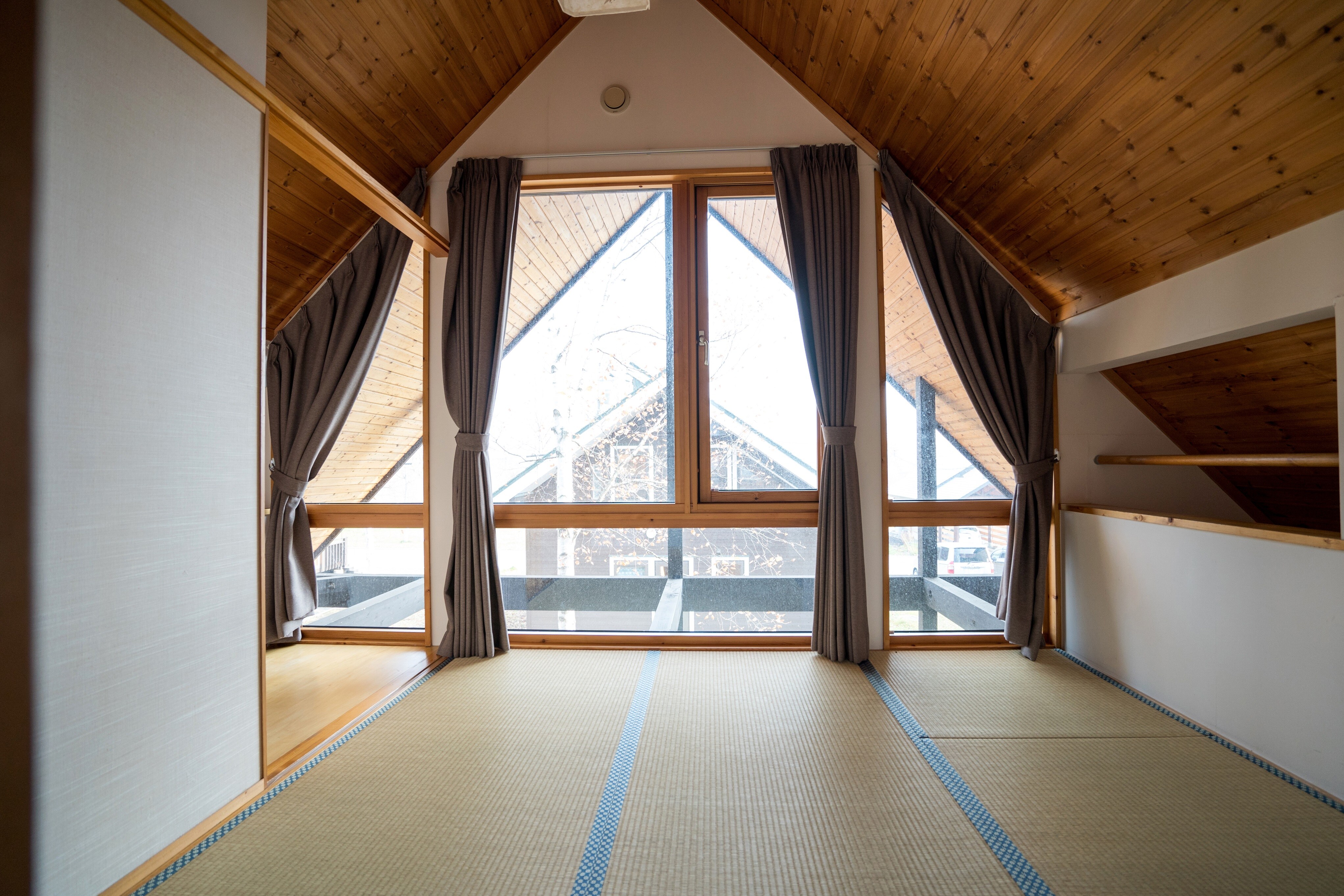 Japanese-style room