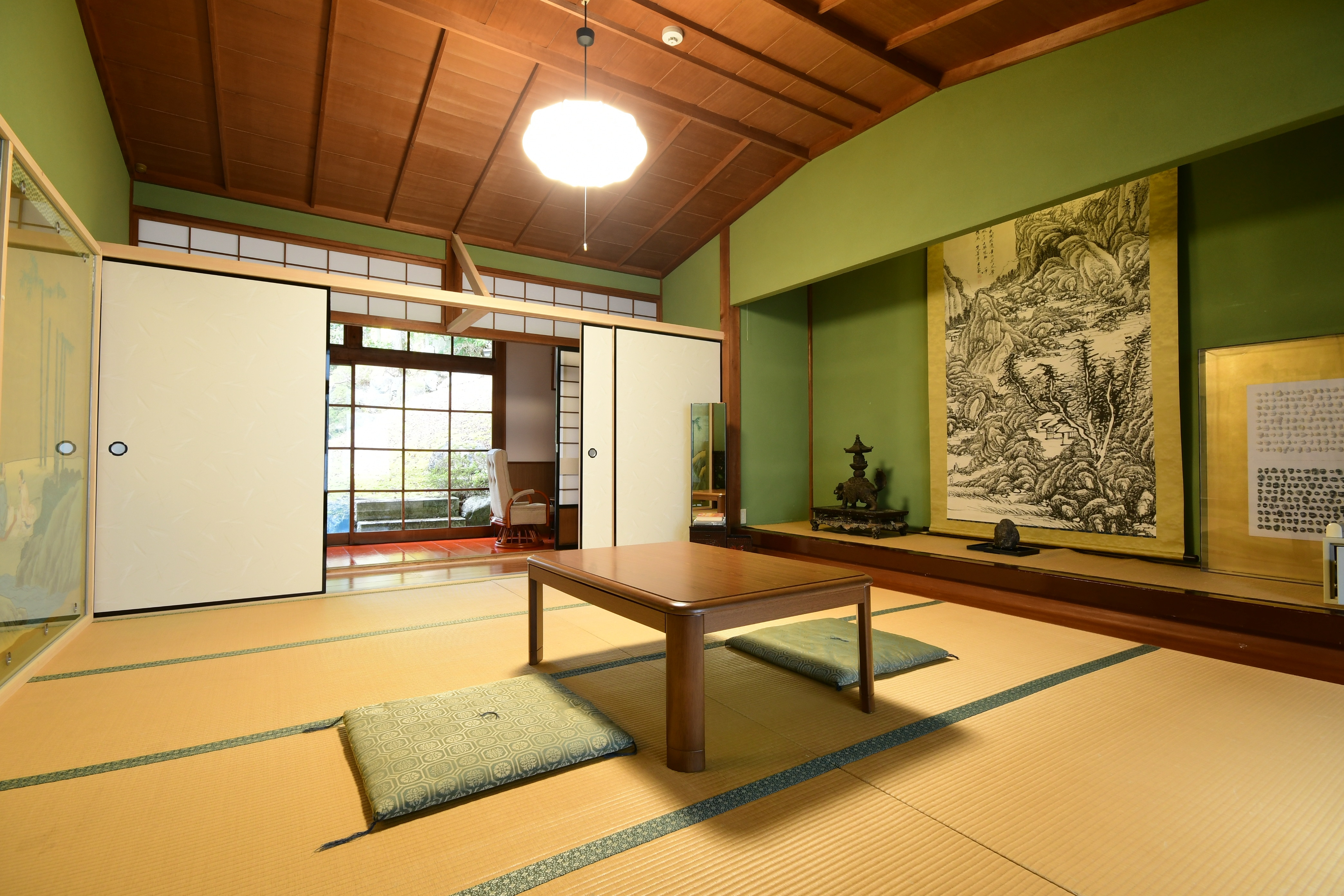 Example of a Japanese-style room (11 to 12 tatami mats)