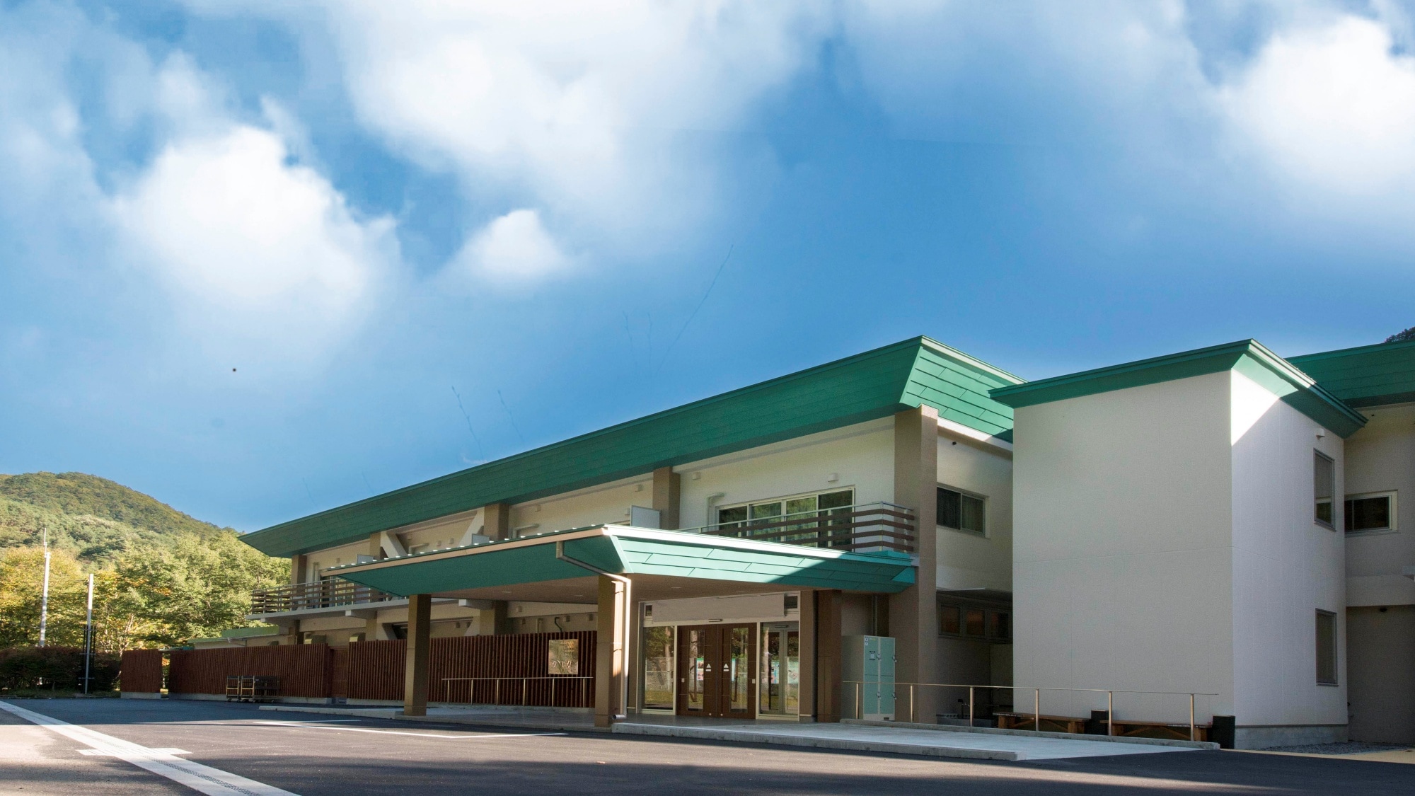 [Ngoại thất] Bồn tắm ngoài trời và ẩm thực kaiseki tuyệt vời của chúng tôi sẽ giúp bạn thư giãn và tận hưởng khoảng thời gian tuyệt vời.