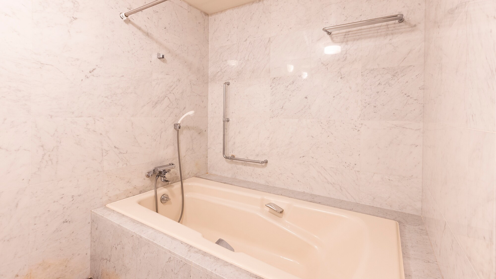 [Semi-suite - Bathroom/Toilet]