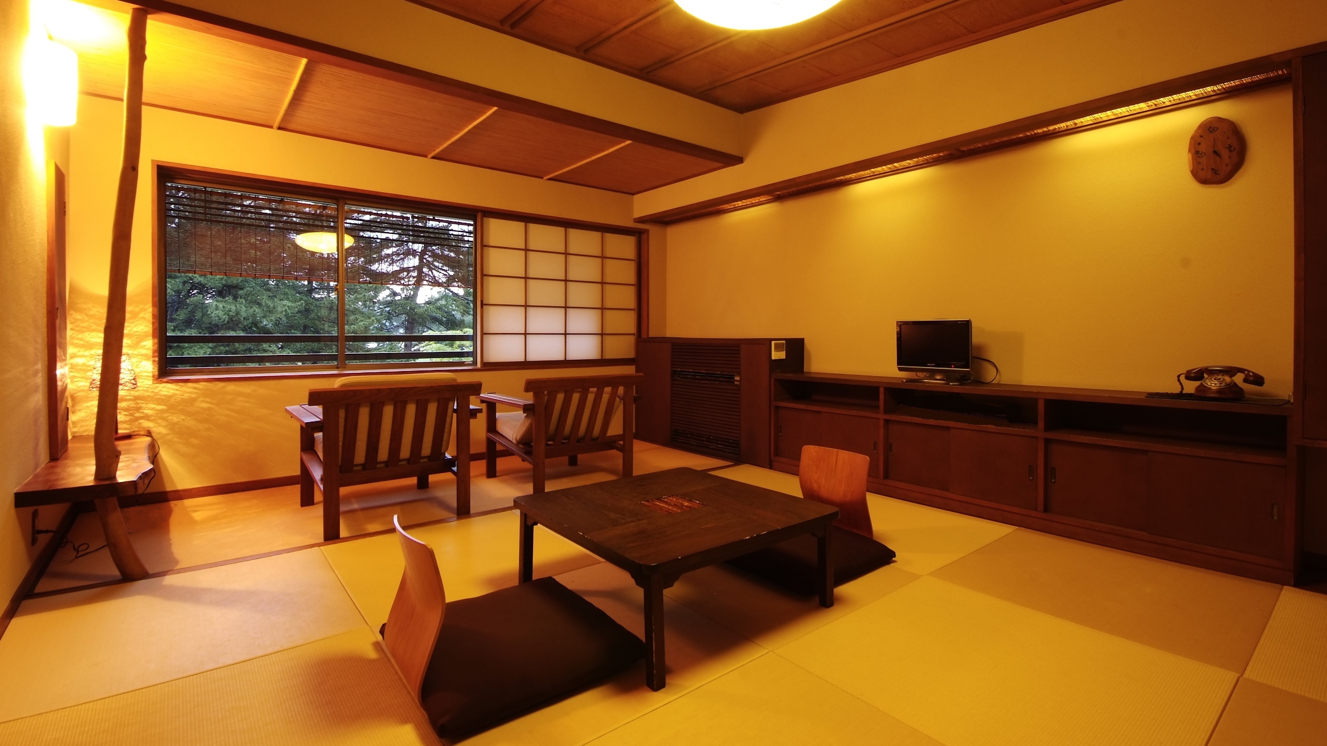[Modern Japanese-style room with a view of Amanohashidate] Shunran