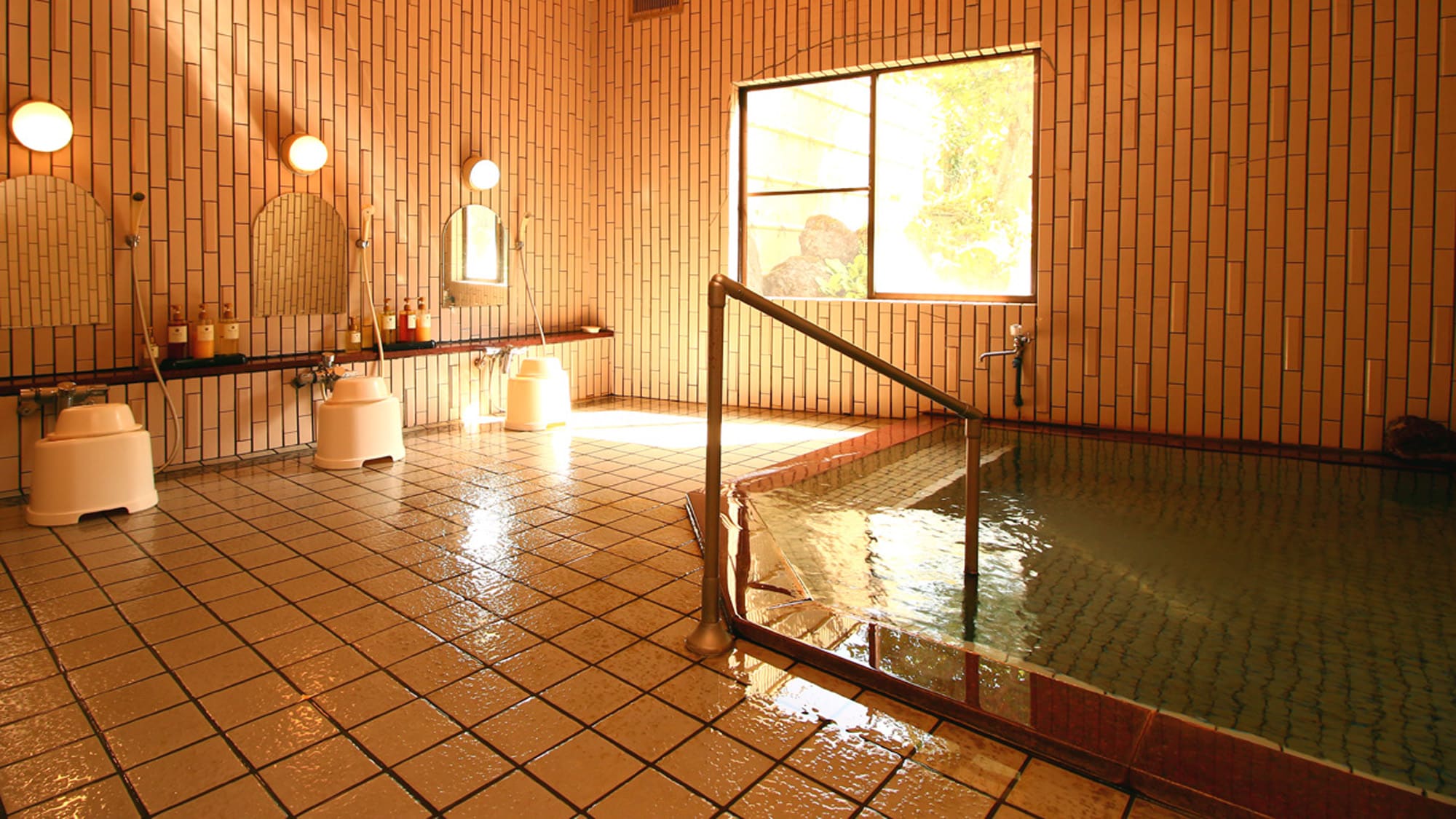 ■ [Women's bath] Water drawn from a private well, straight from the source