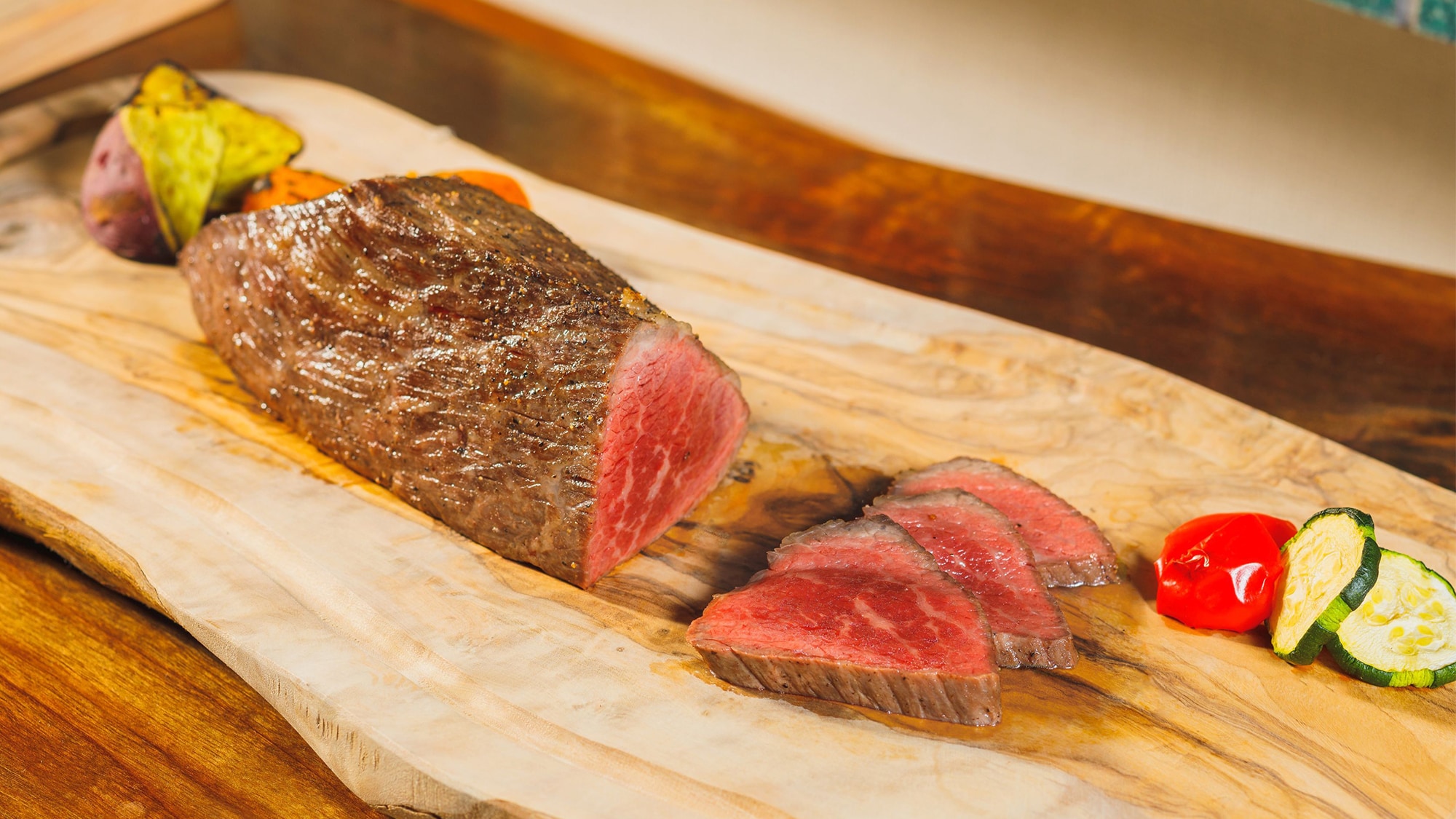 [Zao beef firewood grill + half buffet] Enjoy 100g of Zao beef as the main dish, and about 10 other items in the half buffet.