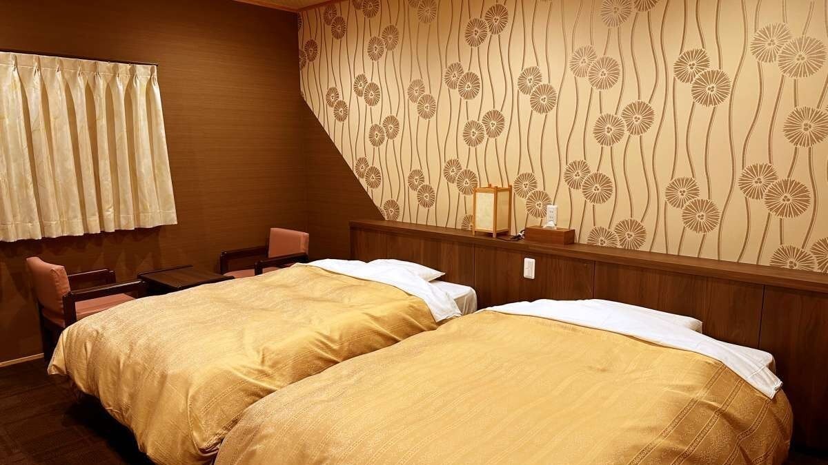Spacious Japanese-Western style room with semi-open-air bath_Bedroom