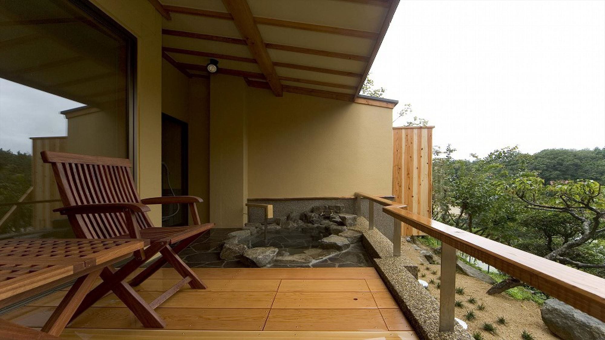 Room 134 rock open-air bath image