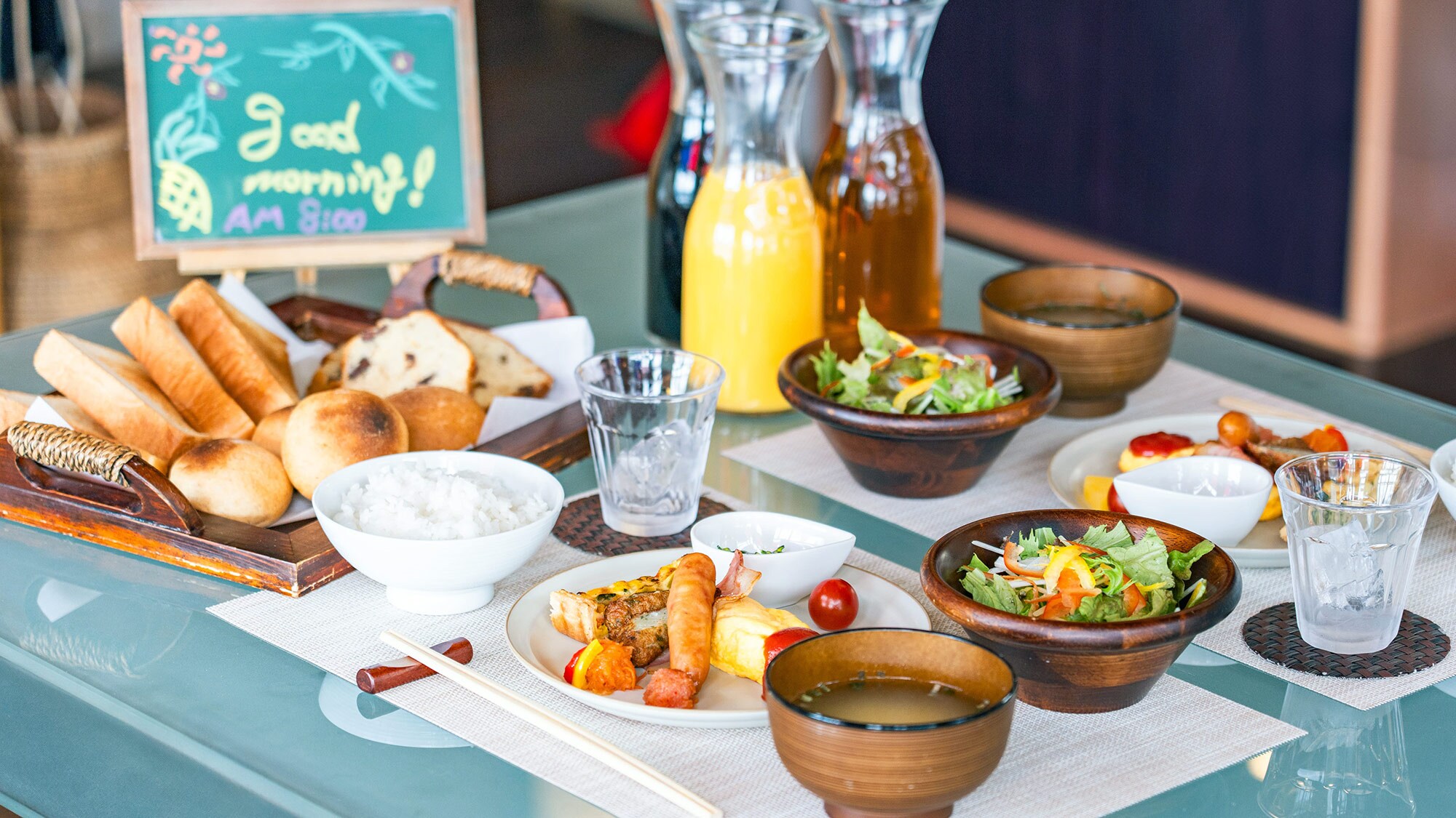 ・【早餐範例】在露台上一邊吹著海風一邊享用優雅的西式早餐（*可能因季節而異）