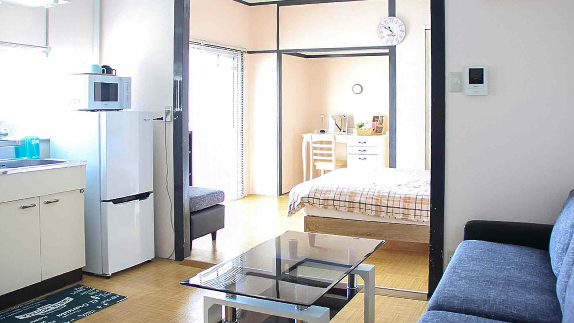 ・[Room 403] Kitchen and dining area with bedroom at the back