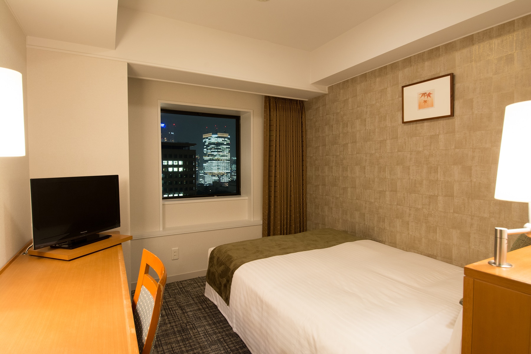 21st floor limited non-smoking semi-double room (15.5 square meters 120 cm bed)