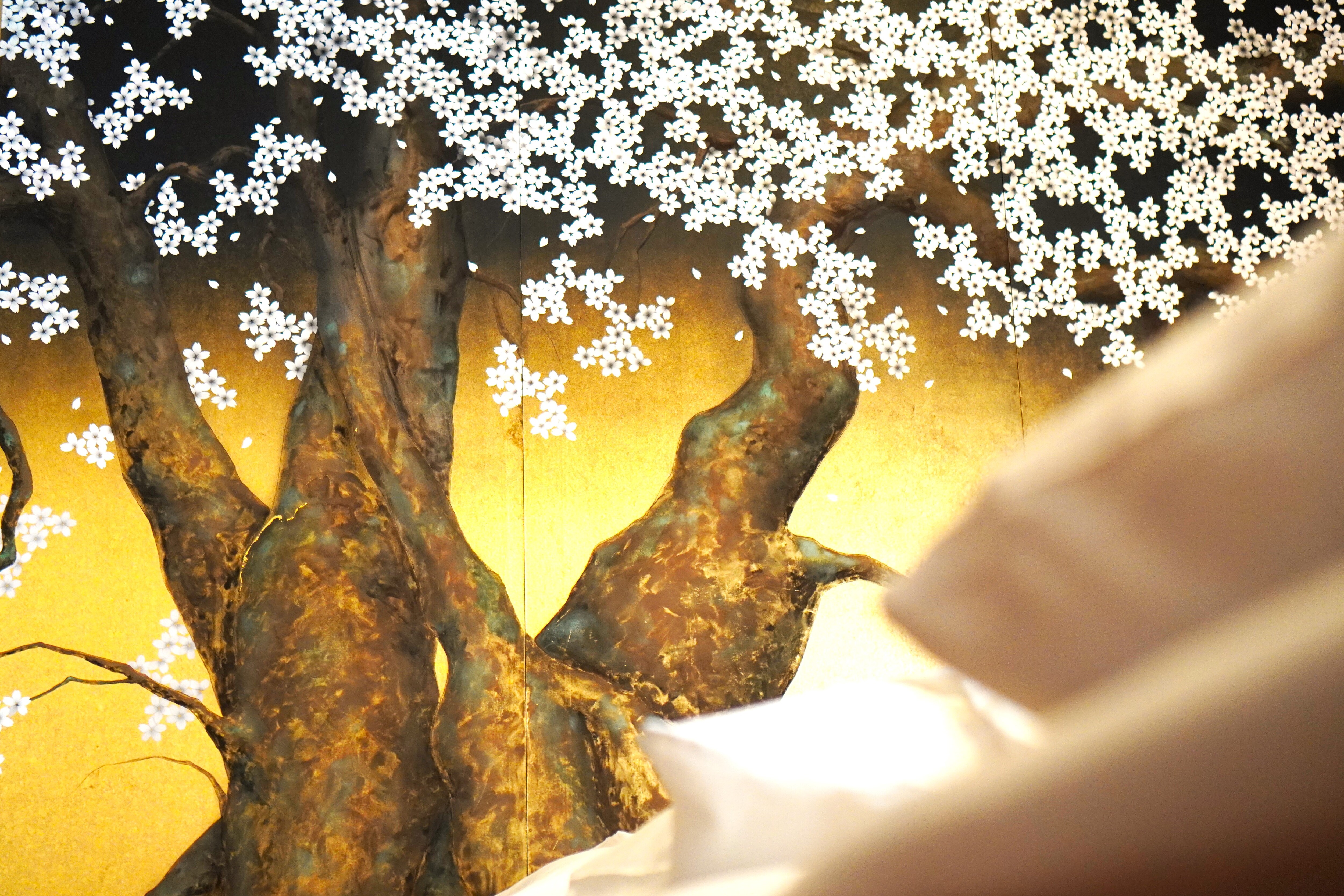 【特別VIP房-櫻花節】床頭的金色屏風