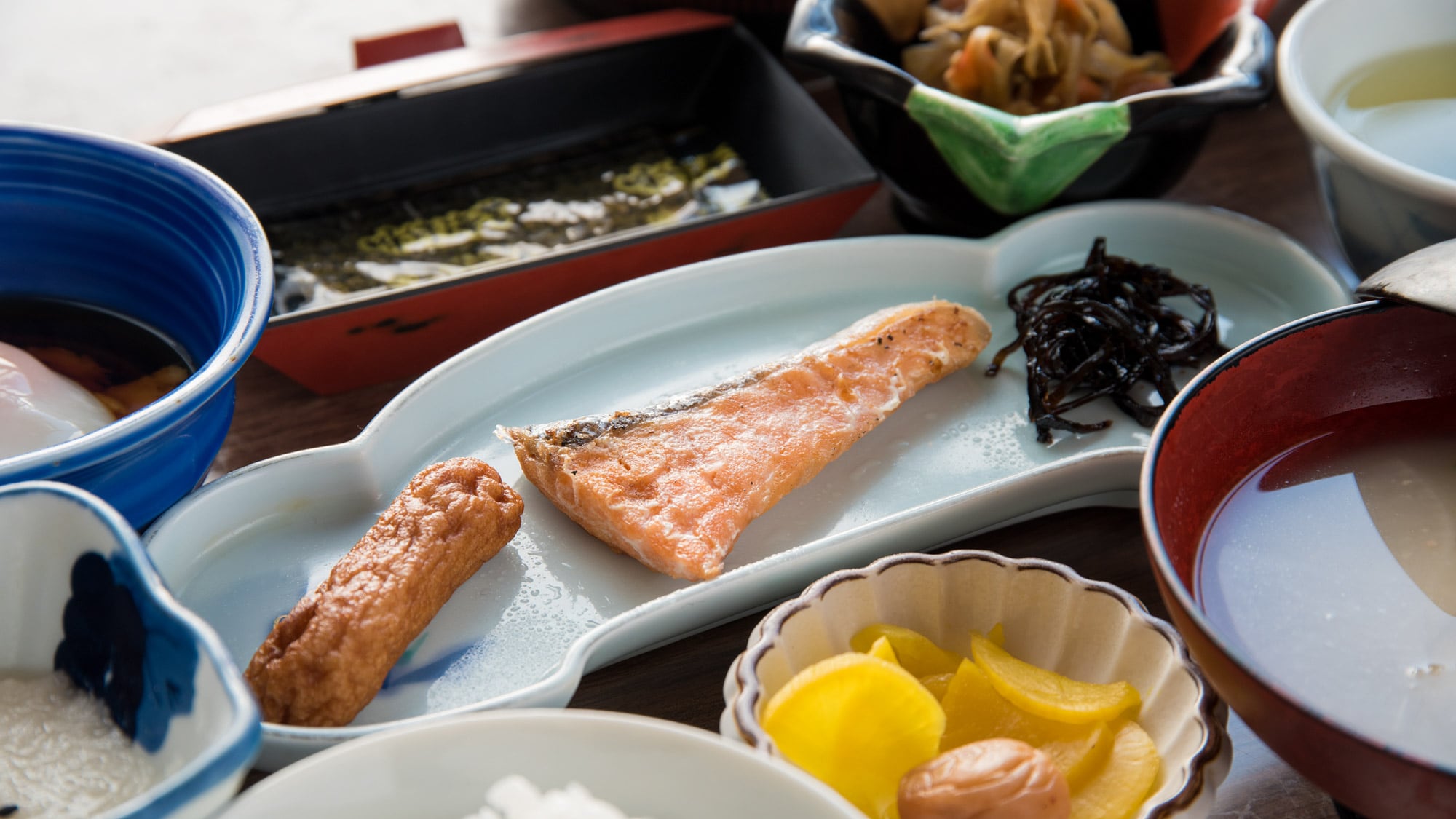 * [Breakfast example] Crispy grilled salmon is a classic breakfast dish. Its just the right amount of salt makes it easy to eat.