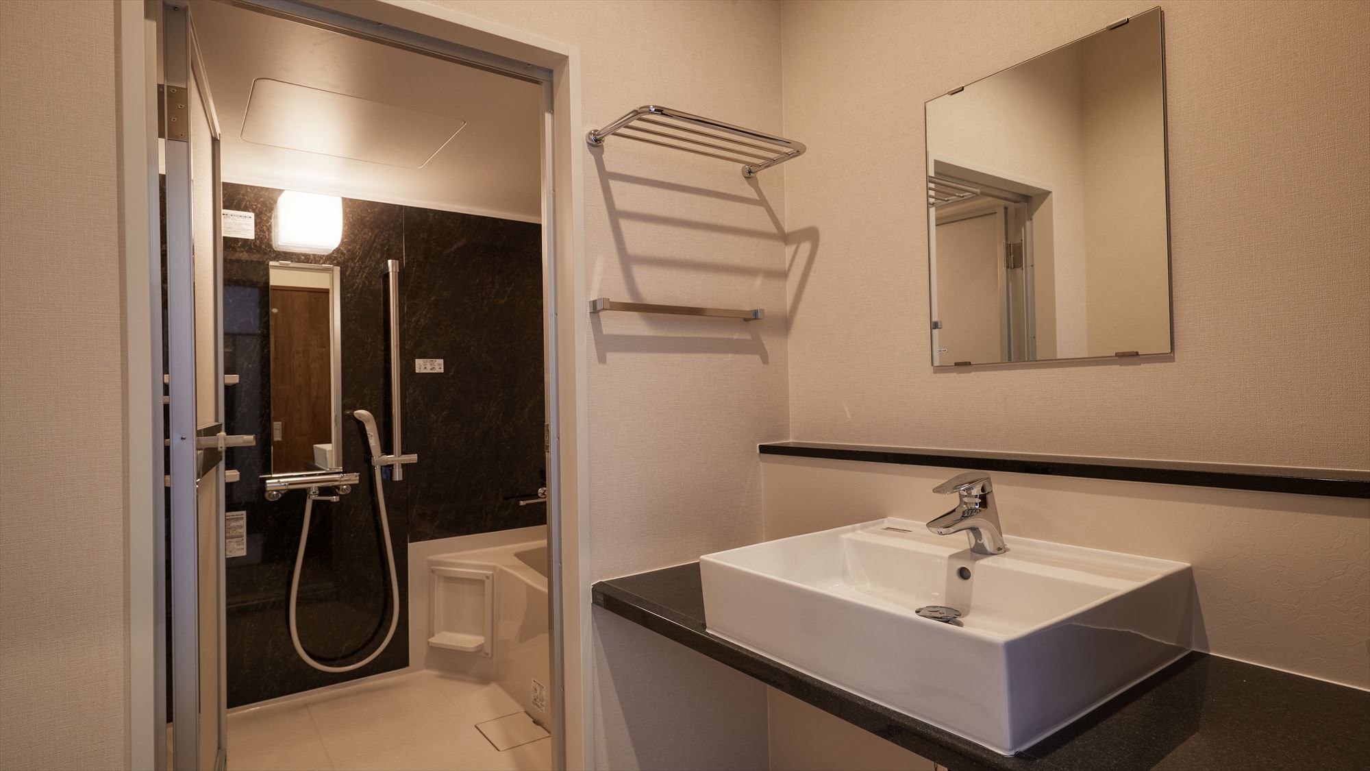 [Room] Deluxe Twin Room (Bathroom)