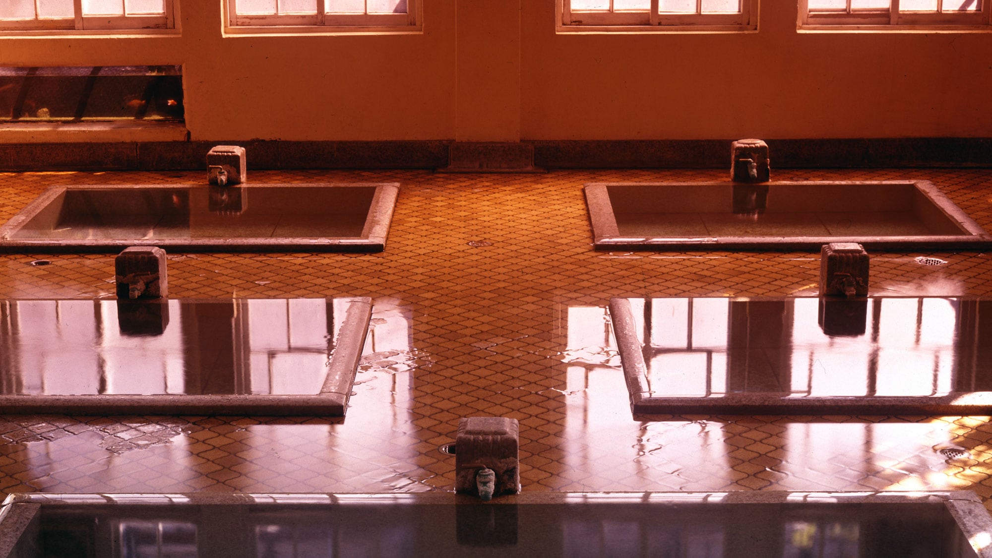 [Genroku-no-Yu] Built in 1929 and registered as a national cultural property. 100% natural hot spring water