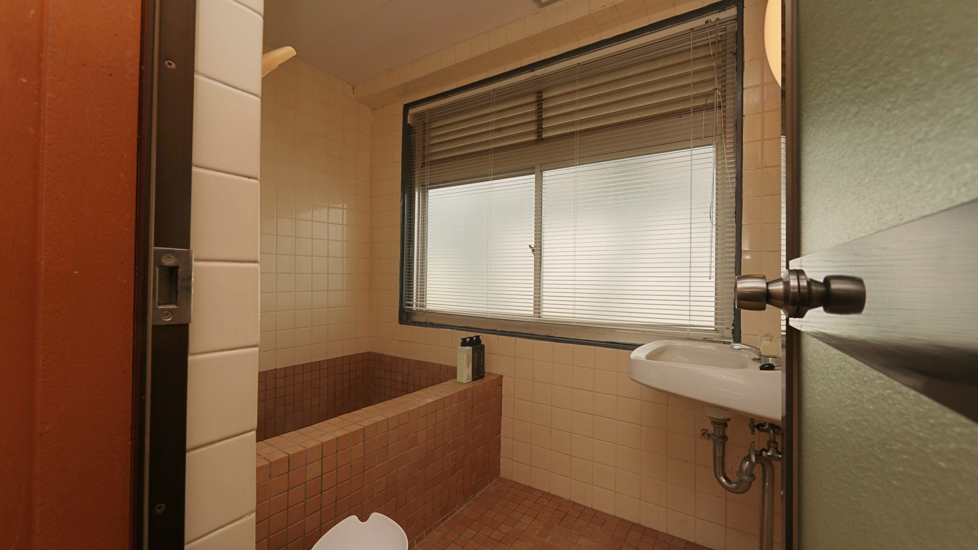 Japanese-style room (12.5 tatami mats) + spacious veranda (with bathroom)