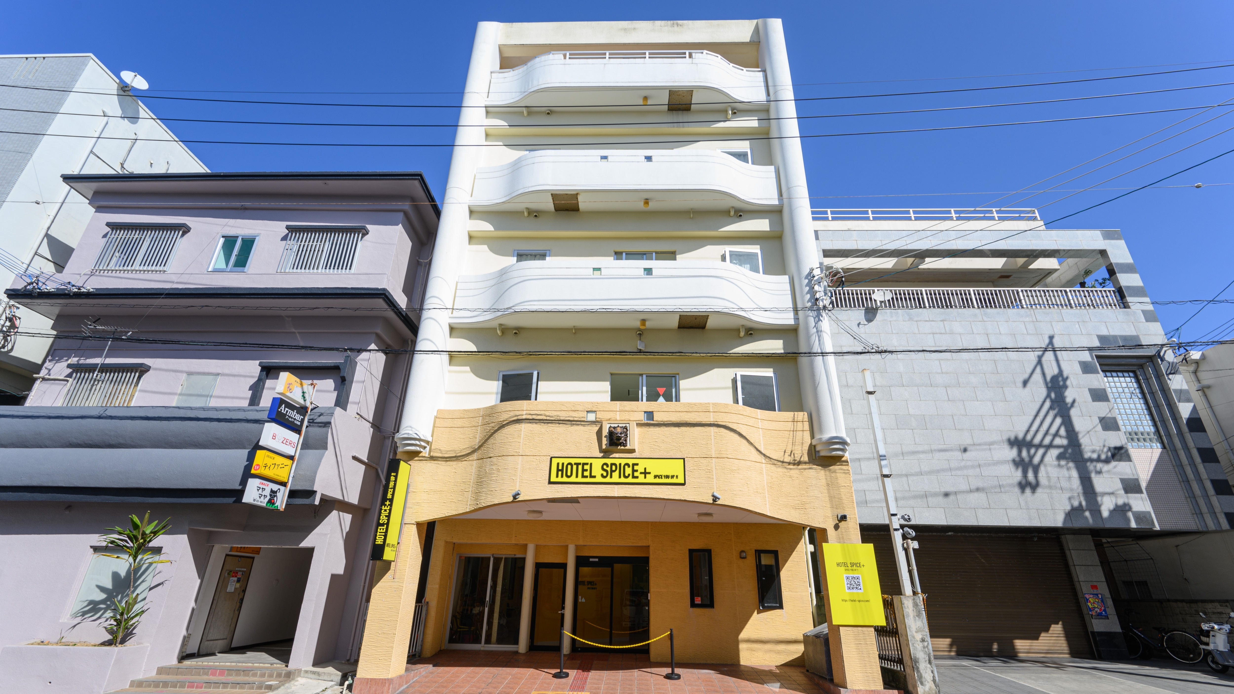 Hotel exterior/About 3 minutes walk from Euglena Ishigaki Remote Island Terminal and Ishigakijima Bus Terminal.