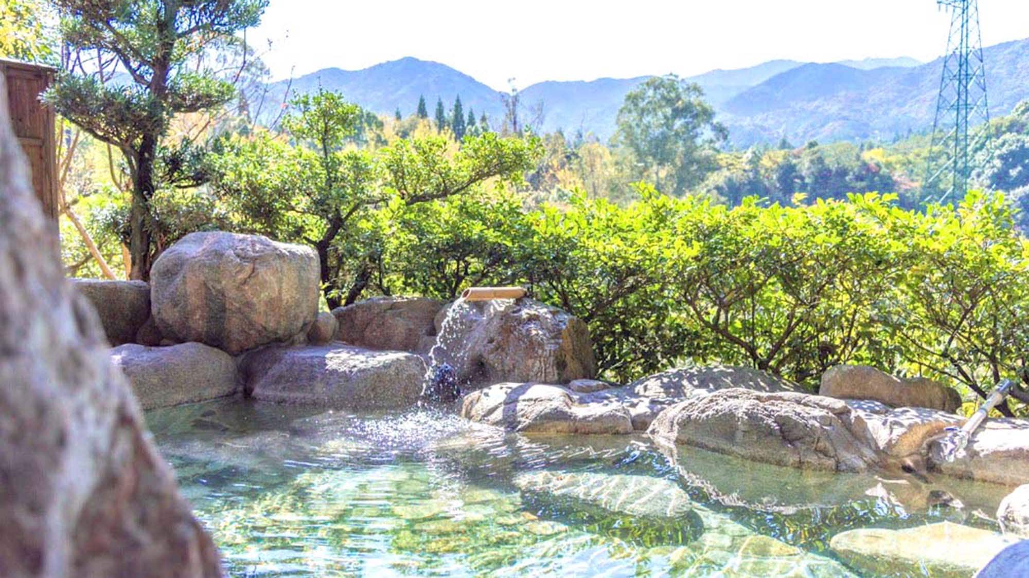 ・ [Open-air bath] Enjoy the hot spring while gazing at the scenery spreading in front of you
