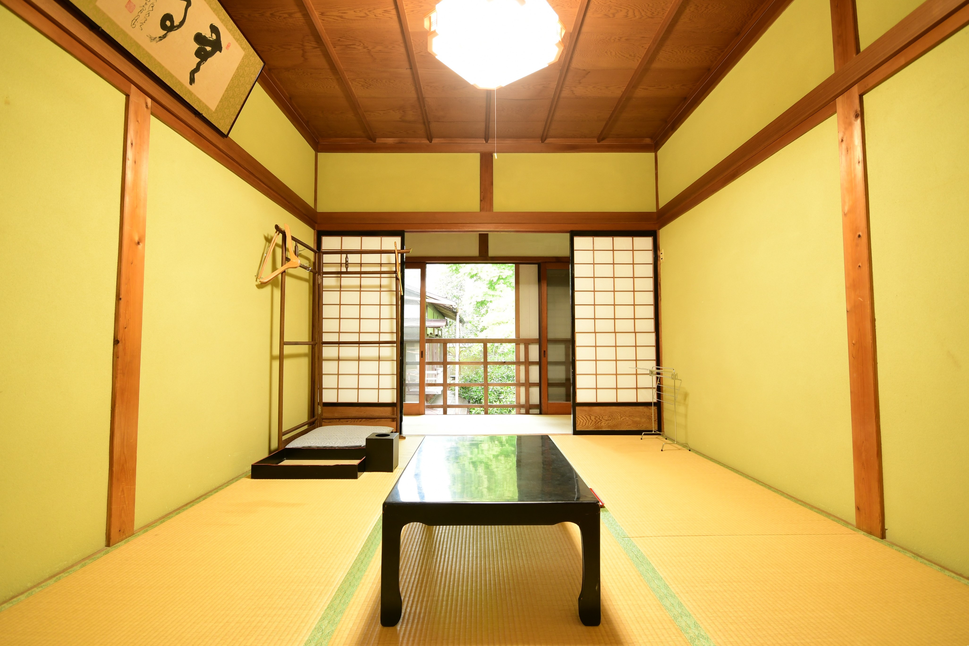 Example of a 6 tatami Japanese-style room facing the garden (with air conditioning and Wi-Fi)