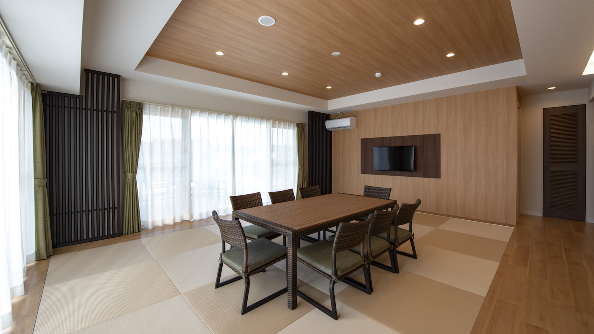 [Deluxe room] Living room and bedroom