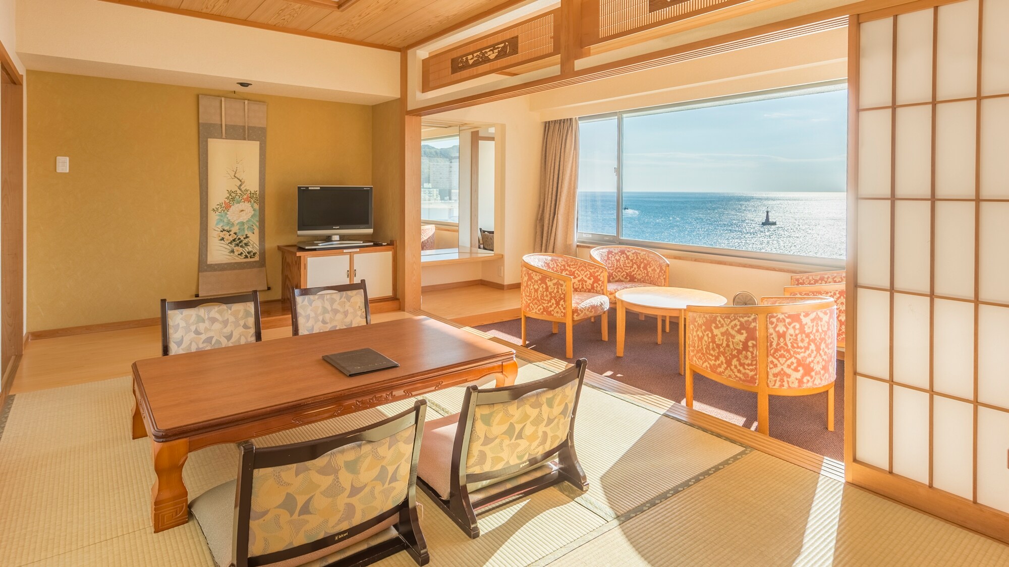 *[Ushiotei Special Room (Capacity 5 people)] You can relax at your leisure.