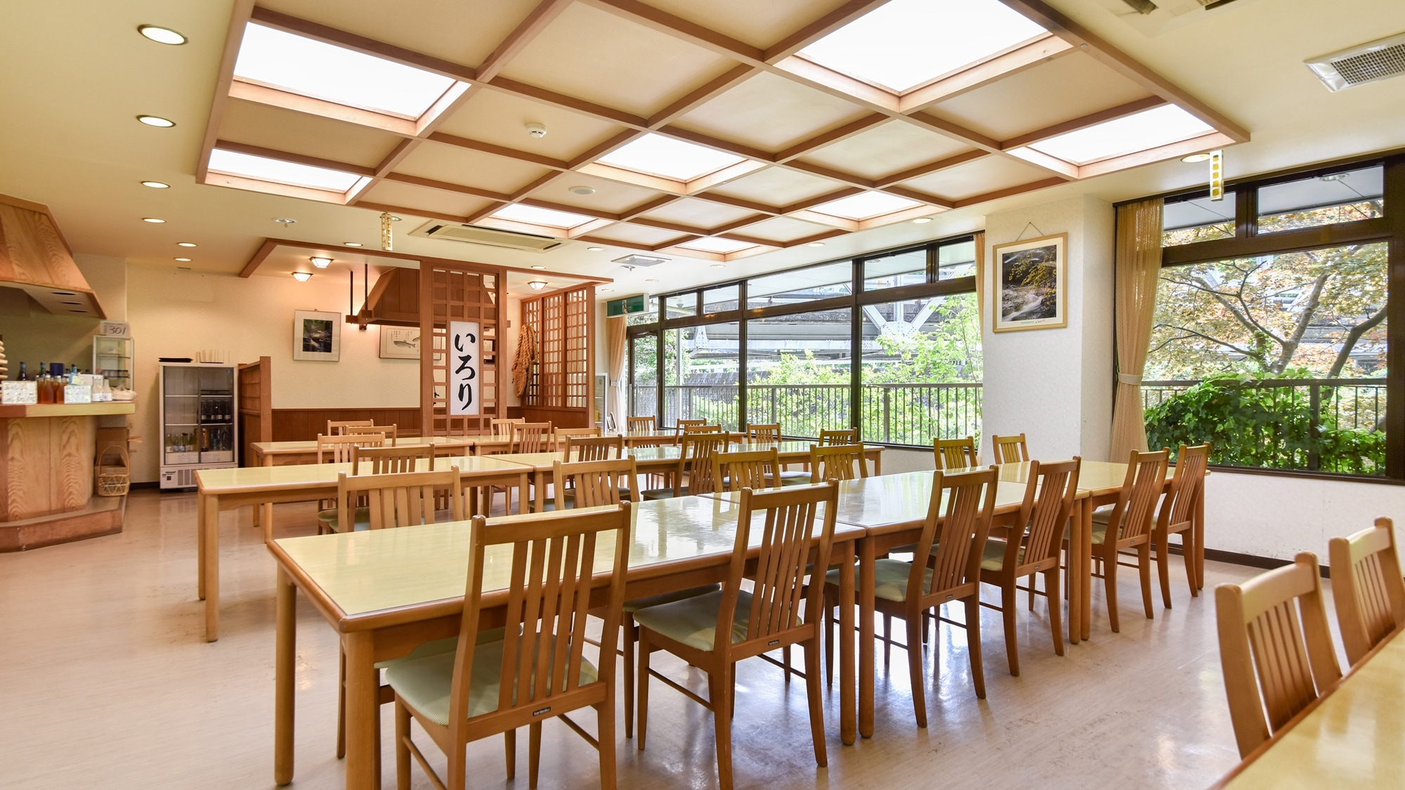 *[餐飲] 請隨意用餐。